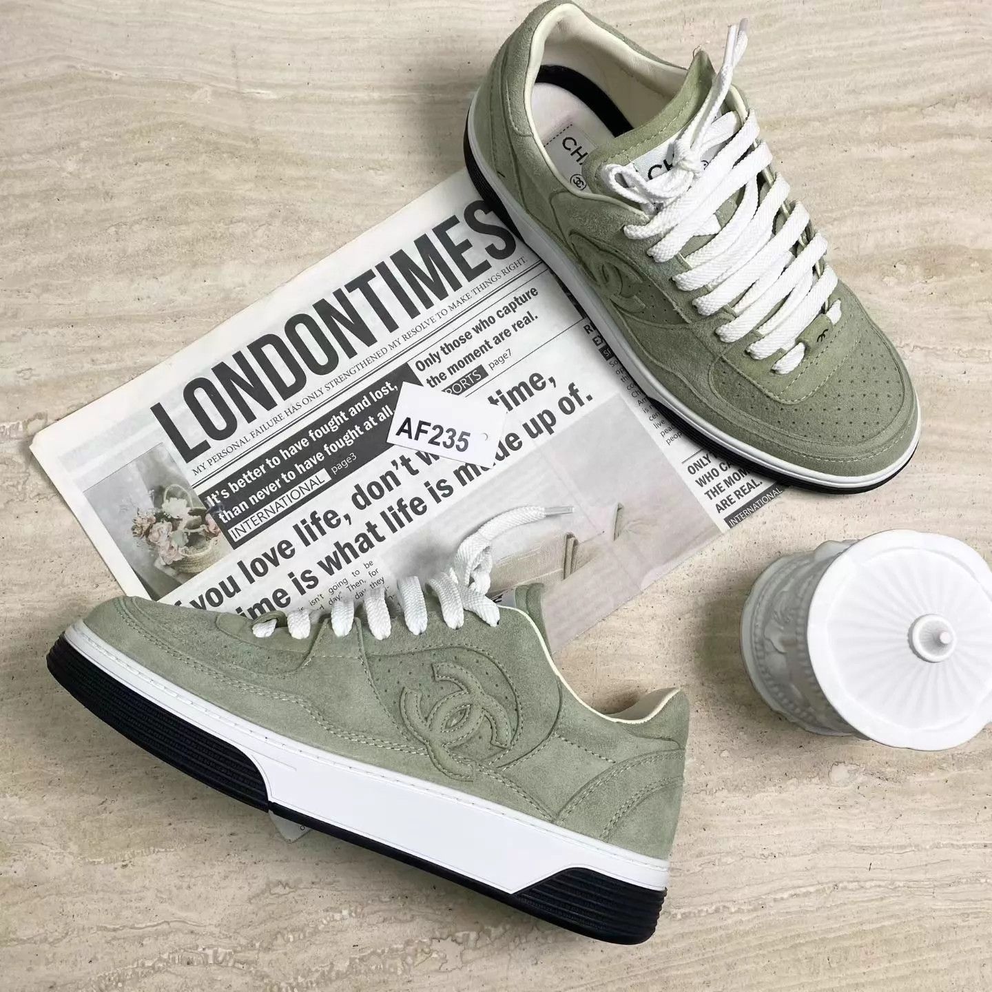 Chanel CHANEL 23A Green Suede CC Sneaker 36.5 99 Size US 6 / IT 36 - 2 Thumbnail