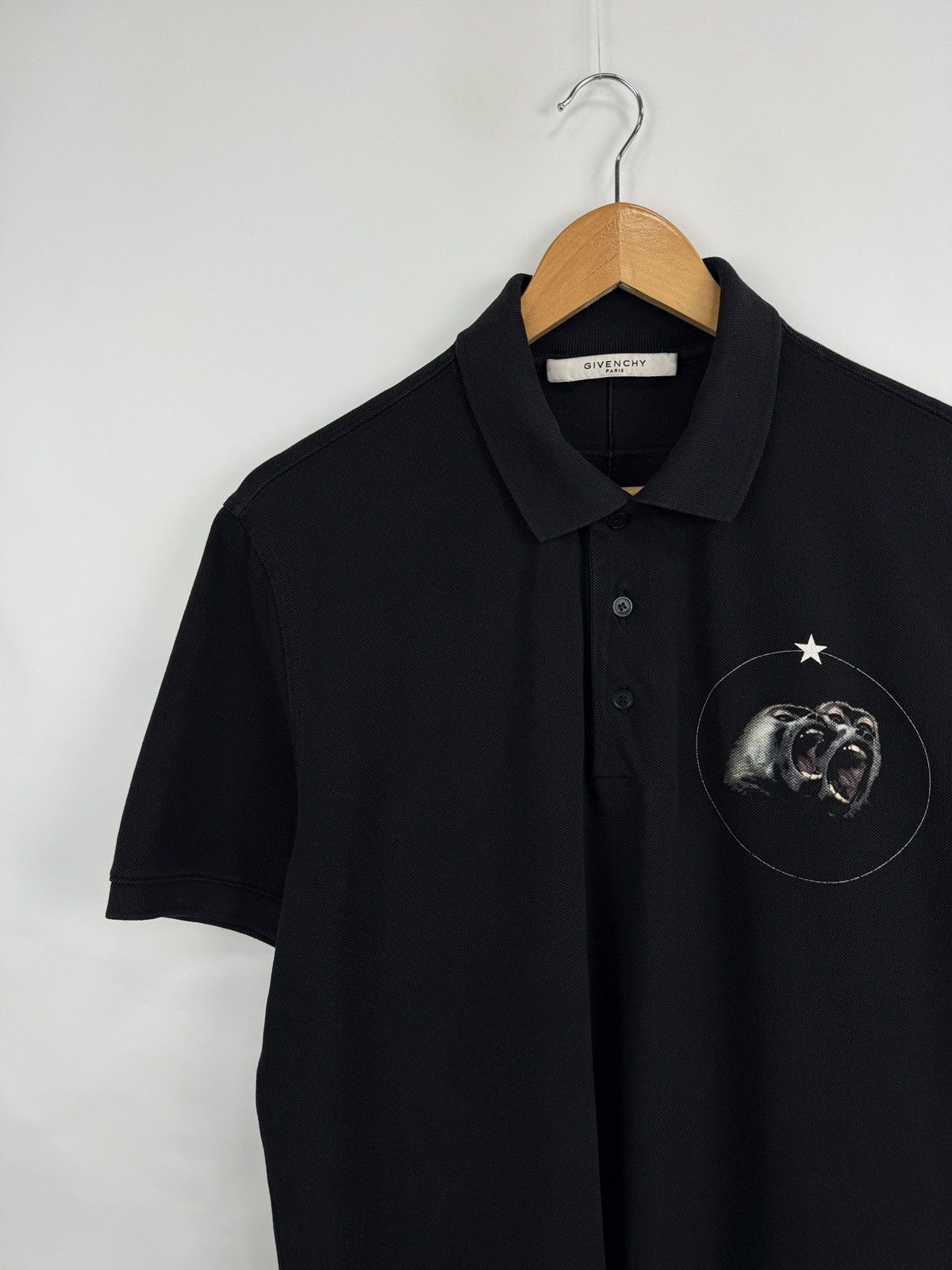 Givenchy 🇮🇹 Givenchy Paris Monkey Luxury Polo T-Shirt Rare Retro Size US L / EU 52-54 / 3 - 2 Thumbnail
