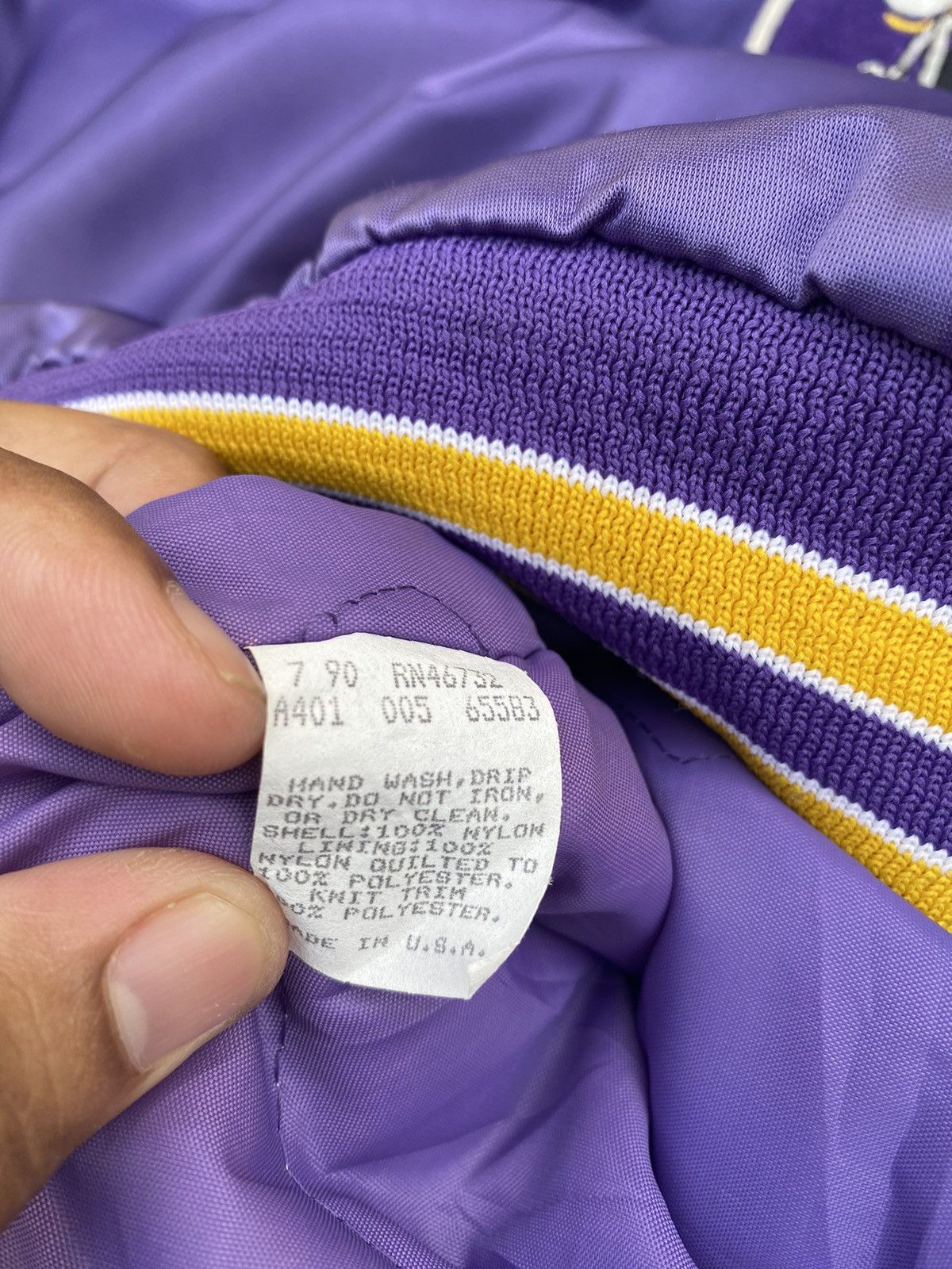 NFL Vintage minnesota viking nfl chalk line satin bomber jacket Size US XL / EU 56 / 4 - 13 Thumbnail