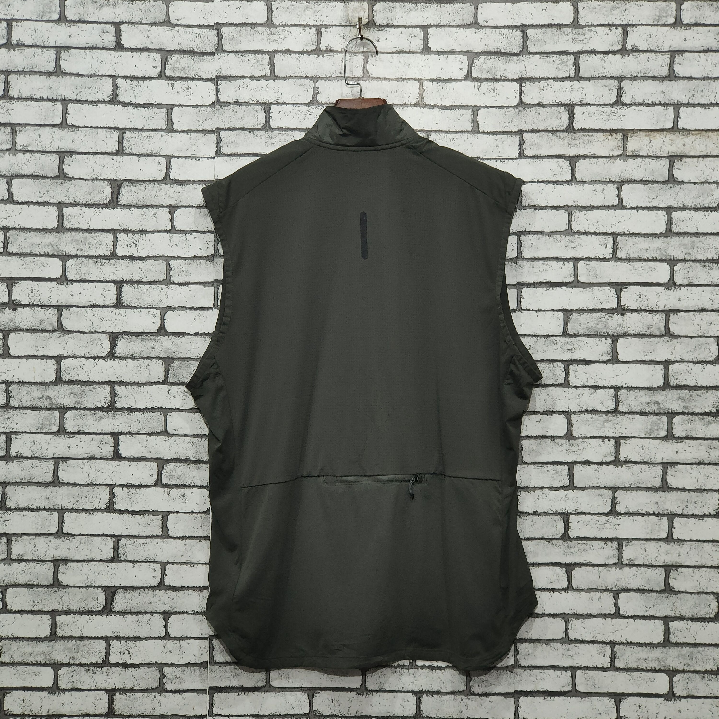Adidas 🔥ADIDAS RUNNING Vest Size US L / EU 52-54 / 3 - 5 Thumbnail