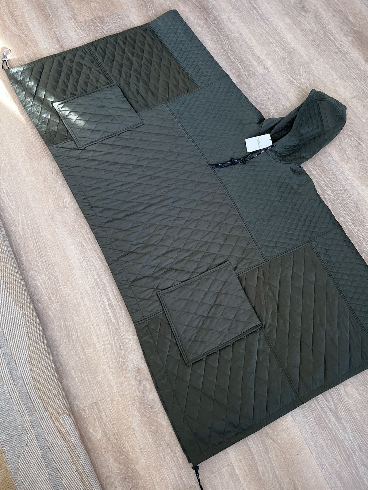 Valentino Poncho cloak in quilted polyamide/cotton blend, Italy Size US L / EU 52-54 / 3 - 9 Thumbnail