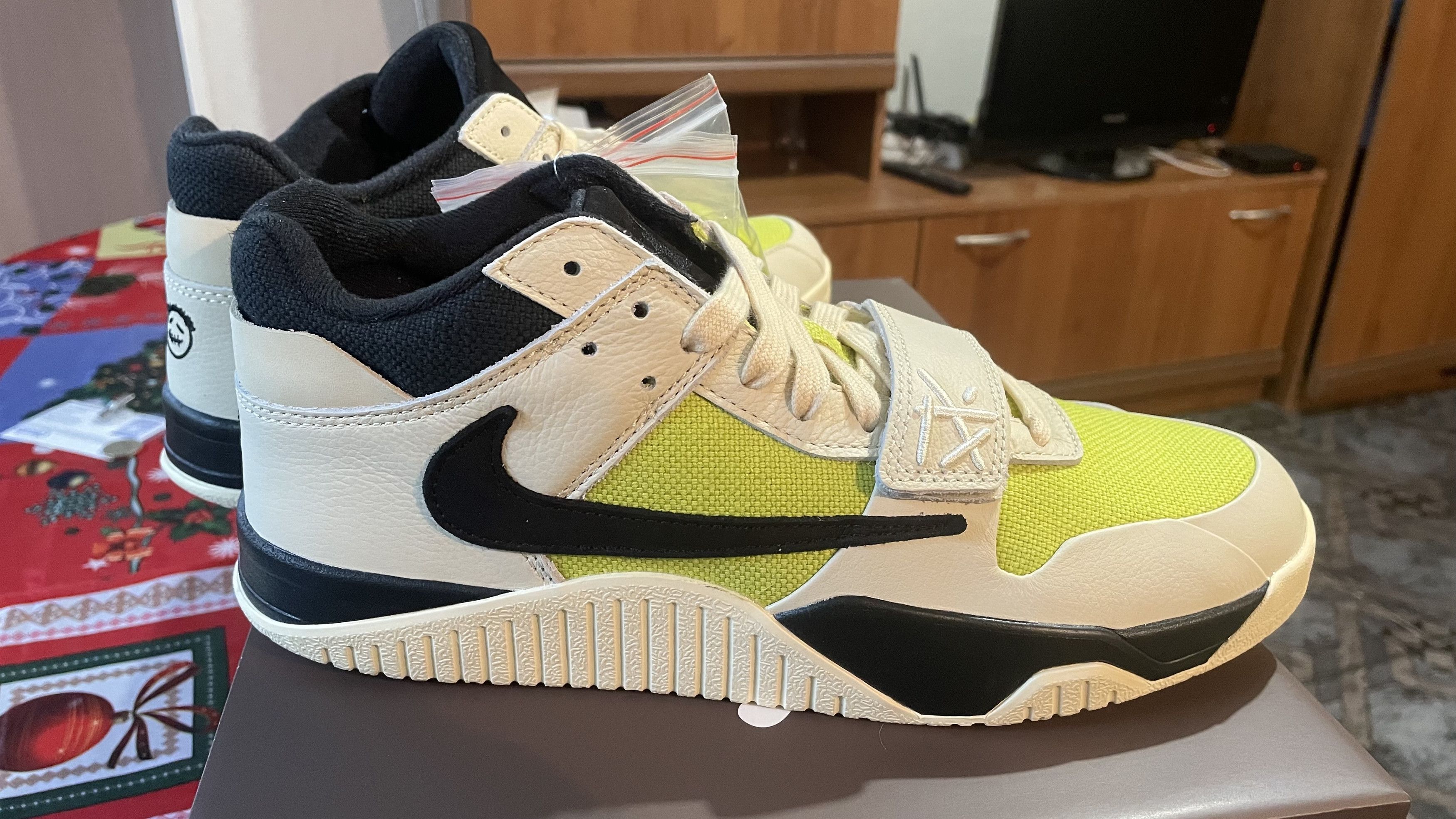 Jordan Brand Travis Scott x Jordan Jumpman Jack TR ‘Bright Cactus’ Size US 10 / EU 43 - 2 Thumbnail