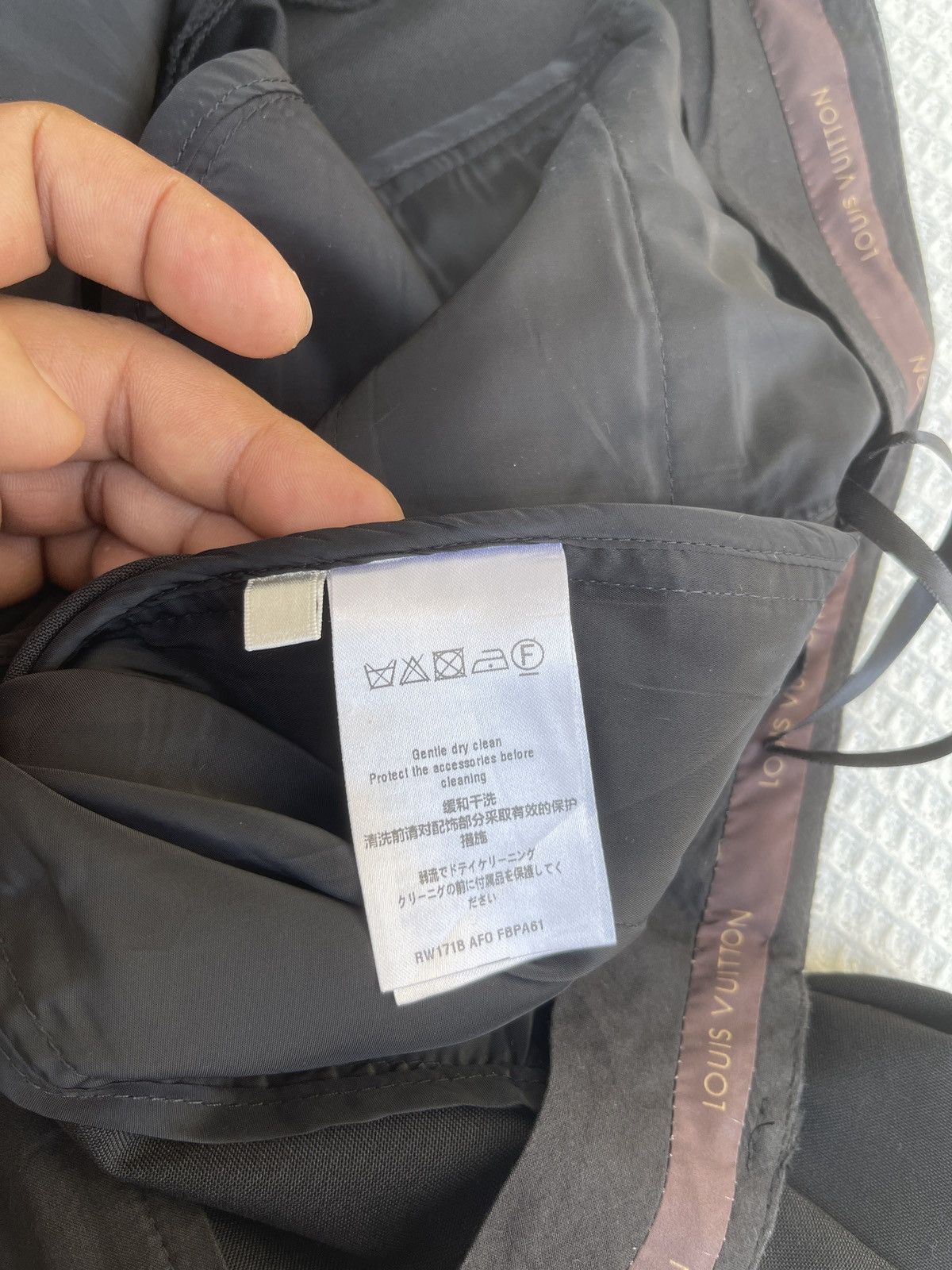 Louis Vuitton Last Drop🔥Rare🔥Vintage Louis Vuitton Casual Pants Size 29" - 12 Thumbnail