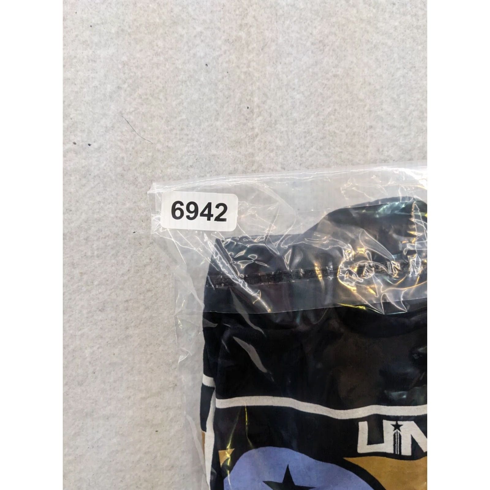 Halo Halo Halo Infinite UNSC Poster Graphic Shirt Mens Medium Black - Gaming Logo Short Sleeve Crew Neck 2020s Mens Size US M / EU 48-50 / 2 - 8 Thumbnail