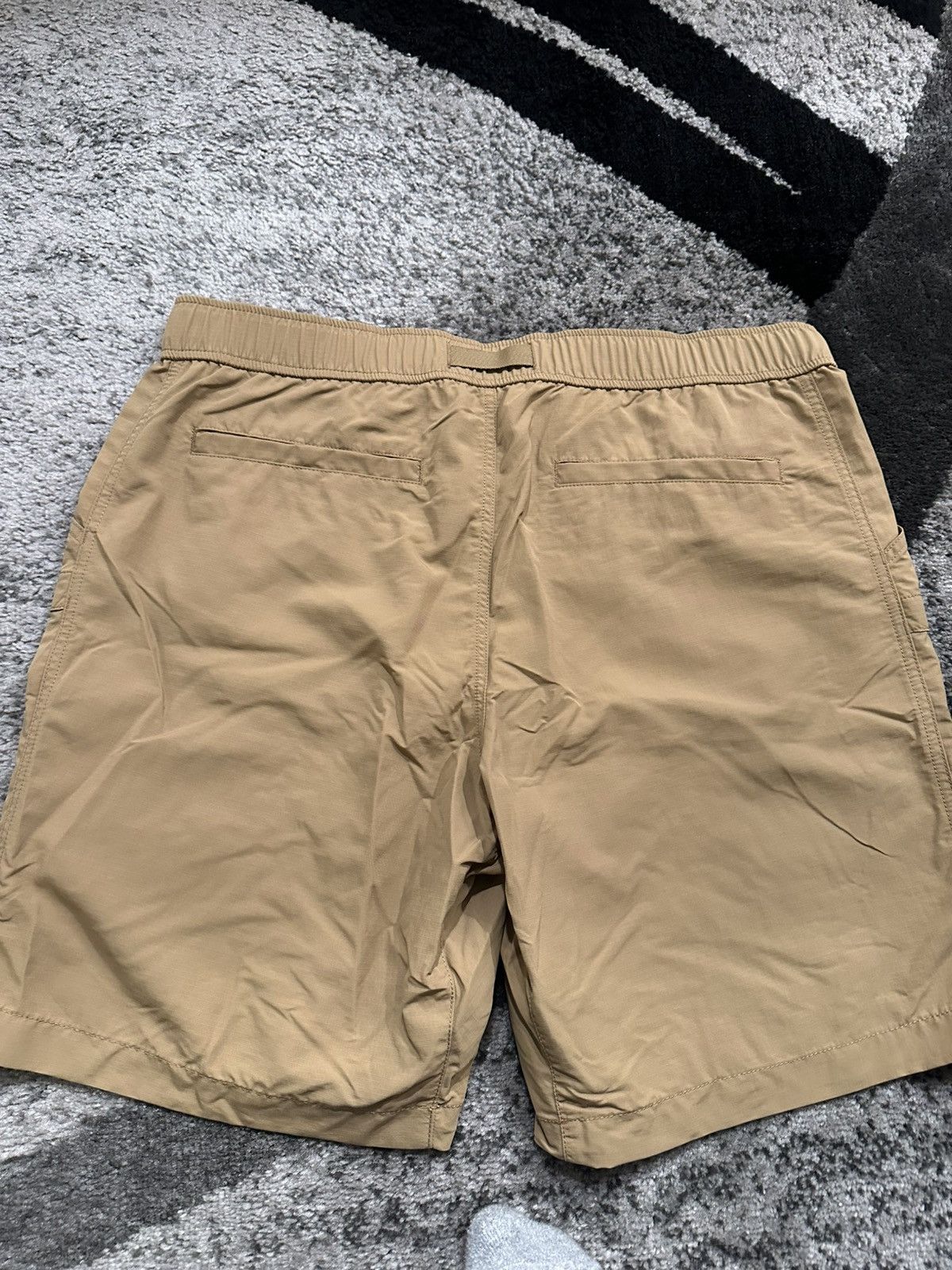 Uniqlo Uniqlo Beige Nylon Utility Geared Shorts sz XL Size US 36 / EU 52 - 4 Thumbnail