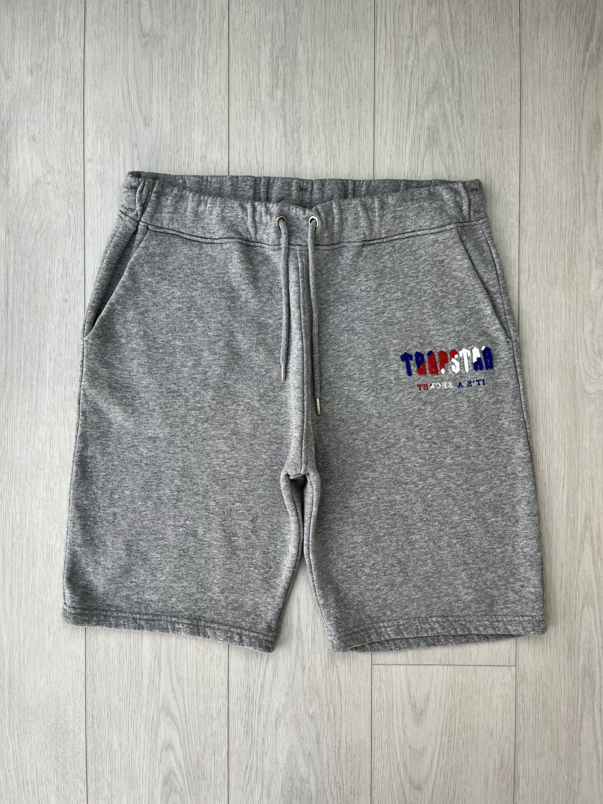 Trapstar London Trapstar London Sweat Shorts Mini Logo Y2K Drill Hype Casual Size US 36 / EU 52 - 1 Thumbnail