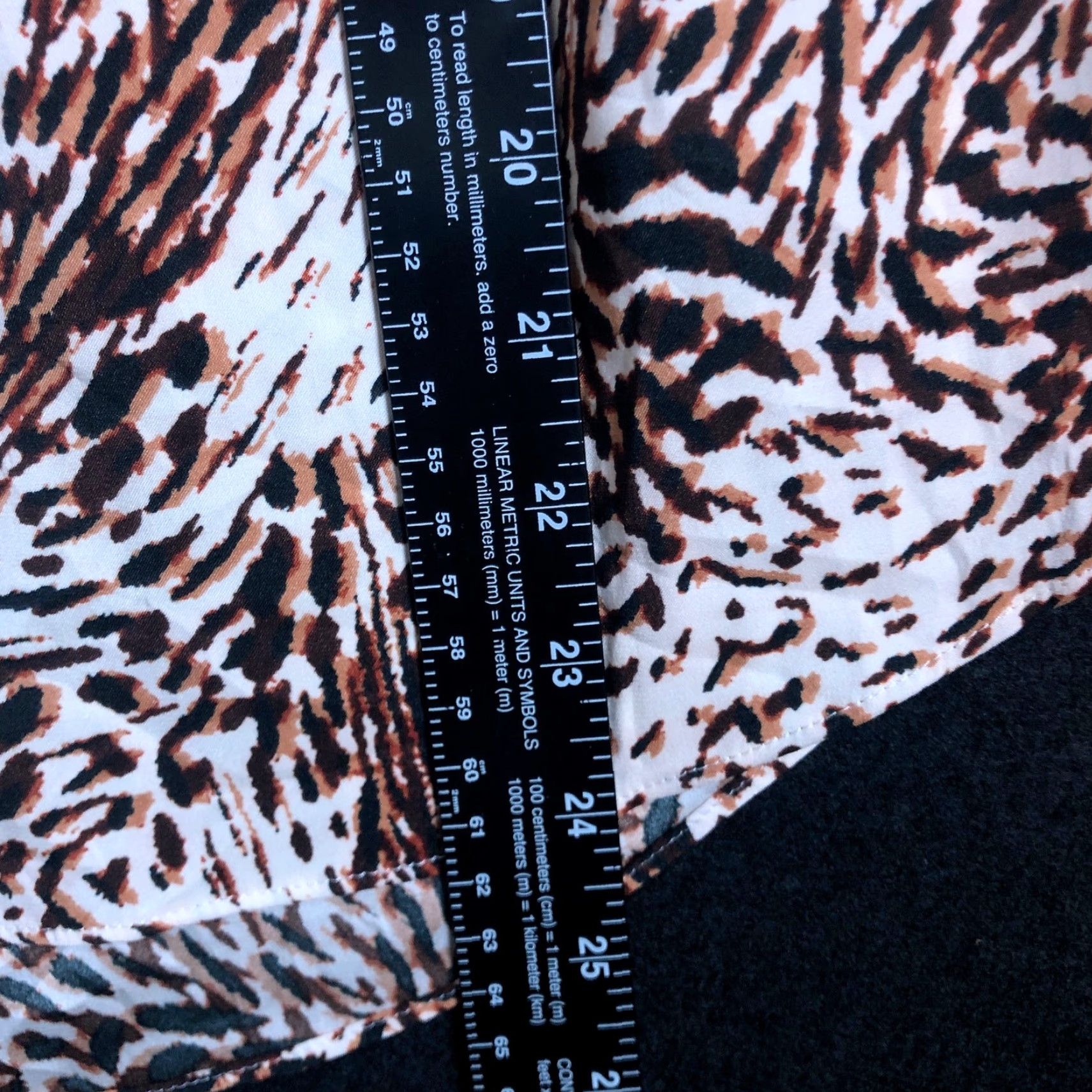 Express Express Blouse Brown Tan Animal Print Round Neck Cap Sleeve Small Womens Size S / US 4 / IT 40 - 7 Thumbnail