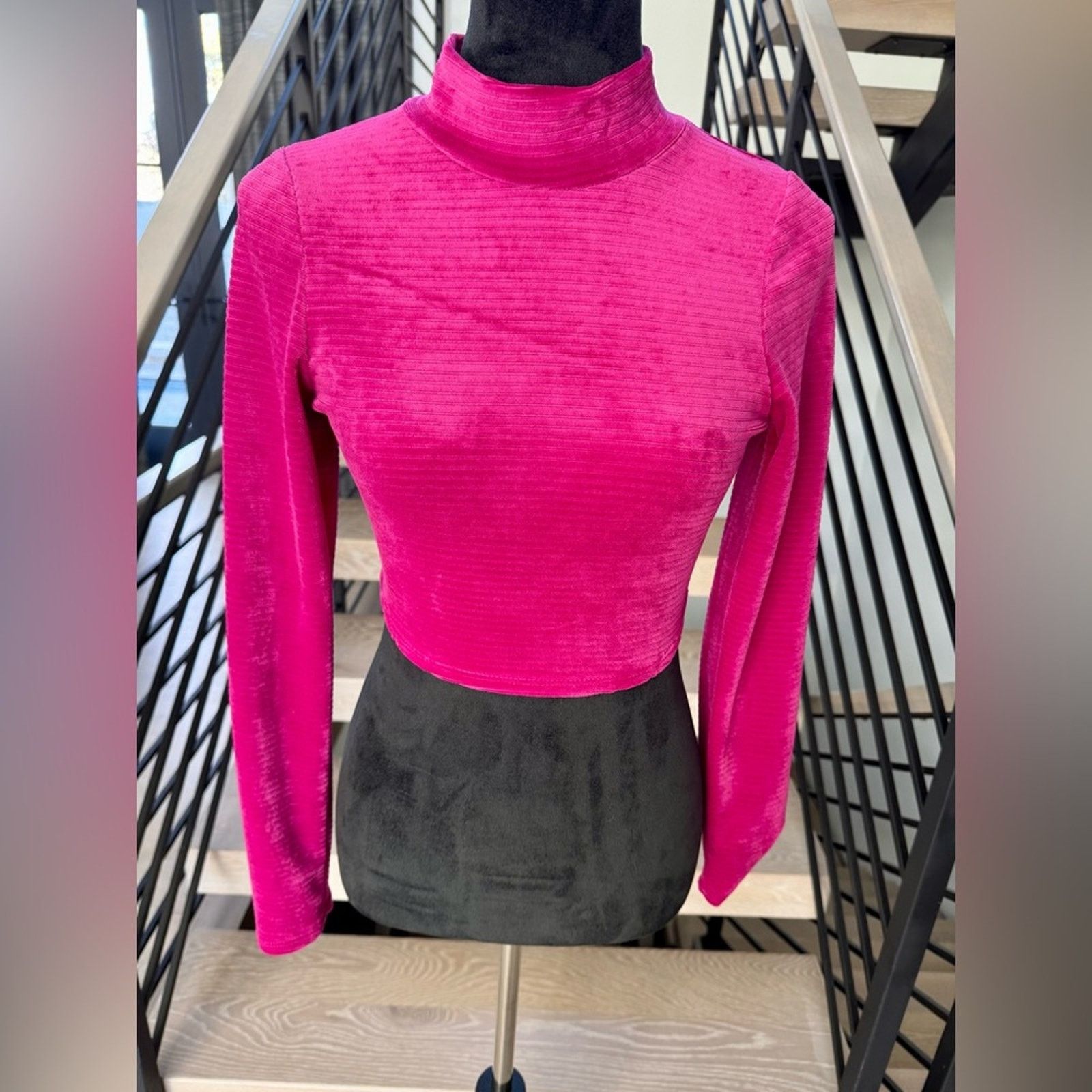 Other New Y2K velvet Chic Fuchsia long sleeve crop top size XS Size XS / US 0-2 / IT 36-38 - 3 Thumbnail