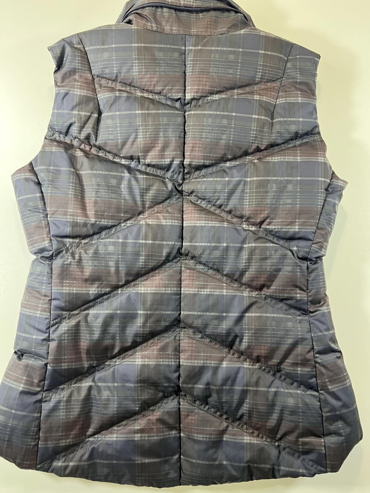 Patagonia Vintage Patagonia Women's Puffer Vest Plaid Pattern M Size M / US 6-8 / IT 42-44 - 8 Thumbnail