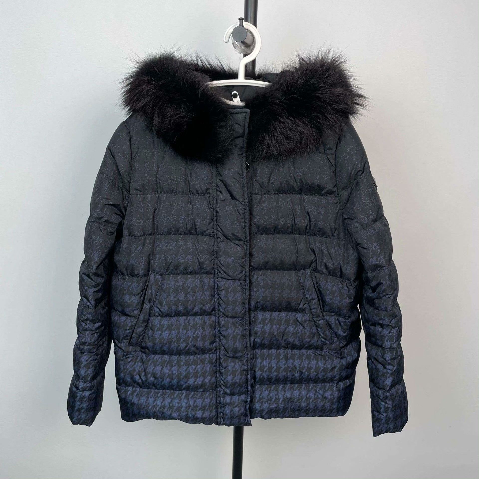 Prada Prada Down Black Heavy Coat M Men Size US M / EU 48-50 / 2 - 1 Thumbnail
