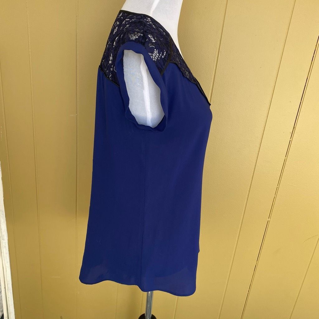 Express Express women M V-cut short sleeve lace top blouse navy blue Size M / US 6-8 / IT 42-44 - 5 Thumbnail