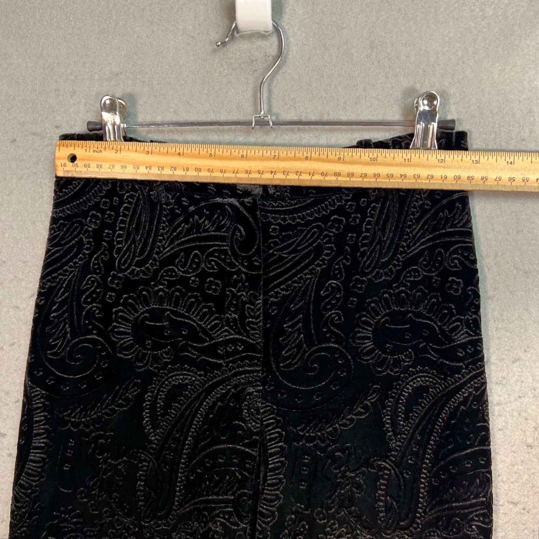 Zara Zara Black Velvet Paisley Wide-Leg Pants XS Women's Pants Velvet Wide-Leg Black Paisley Zara XS Womens Formal Dress Pants 90s? Size 26" / US 2 / IT 38 - 6 Thumbnail