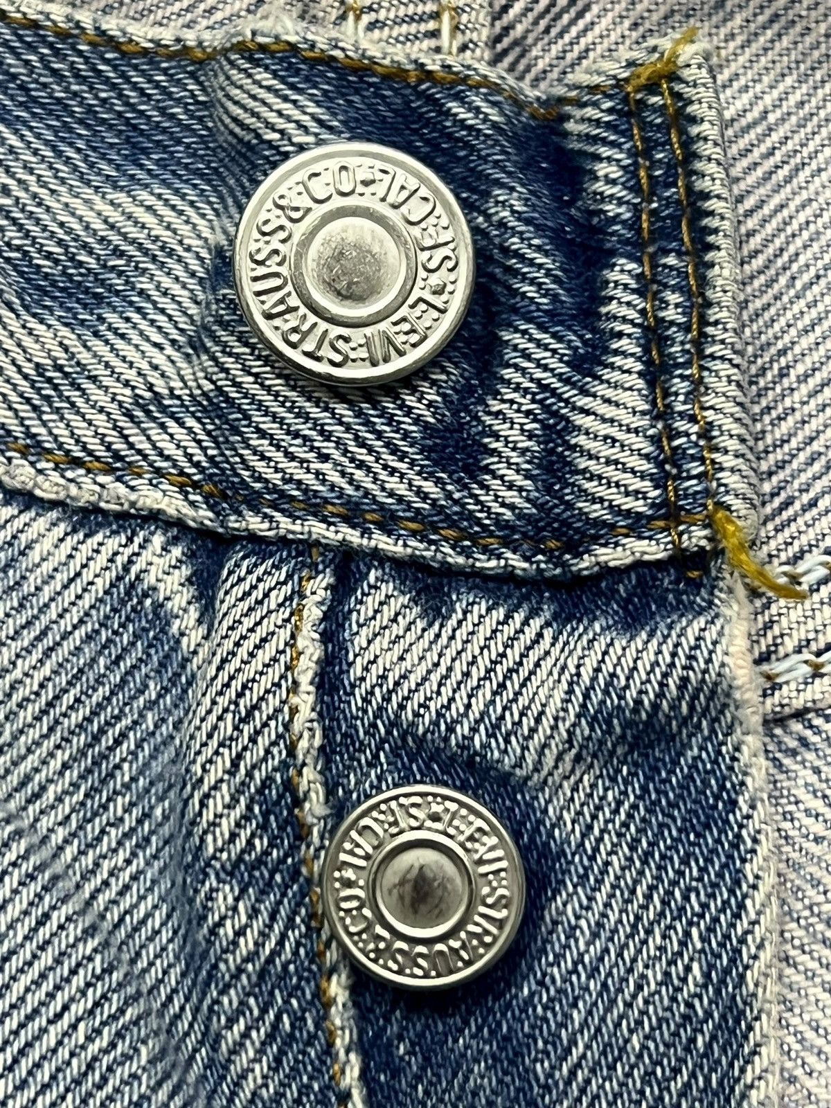 Levi's Vintage 00s Levi’s 501 - Faded Light Wash, Heavy Distressed Size US 30 / EU 46 - 11 Thumbnail