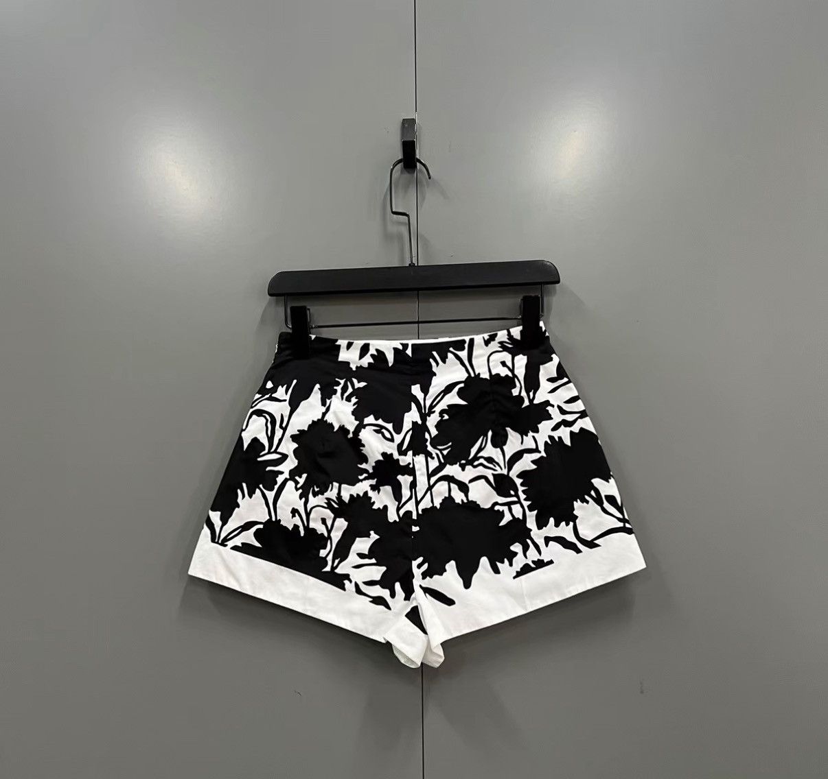 Prada Prada Tie-dye Printed Shorts J41 Size 25" / US 0 / IT 36 - 2 Thumbnail