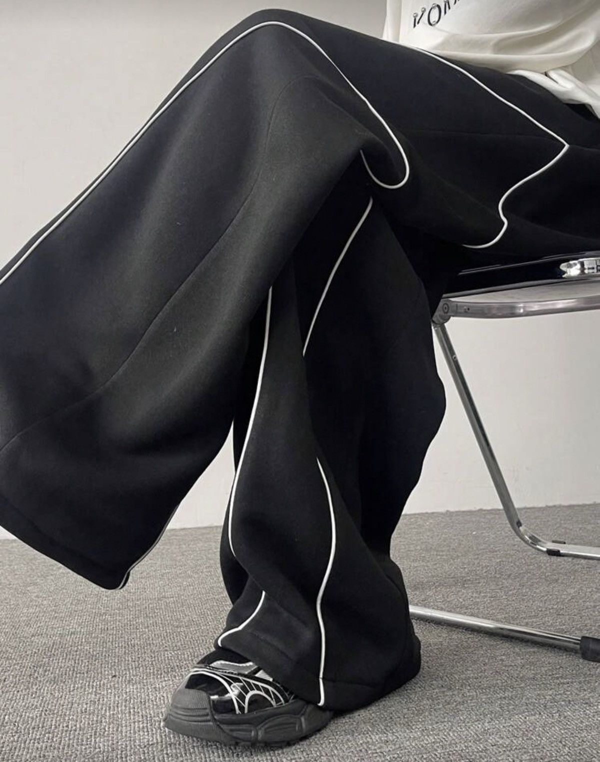 Japanese Brand ULTRA Baggy Curved Piping Sweatpants - Cyberpunk Streetwear Size US 30 / EU 46 - 4 Thumbnail