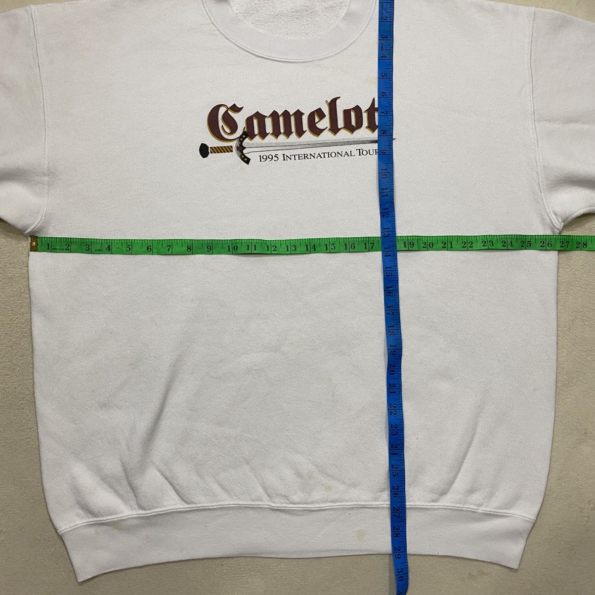 Vintage Vintage CAMELOT Movie 1995 International Tour Sweatshirt Size US XXL / EU 58 / 5 - 12 Thumbnail