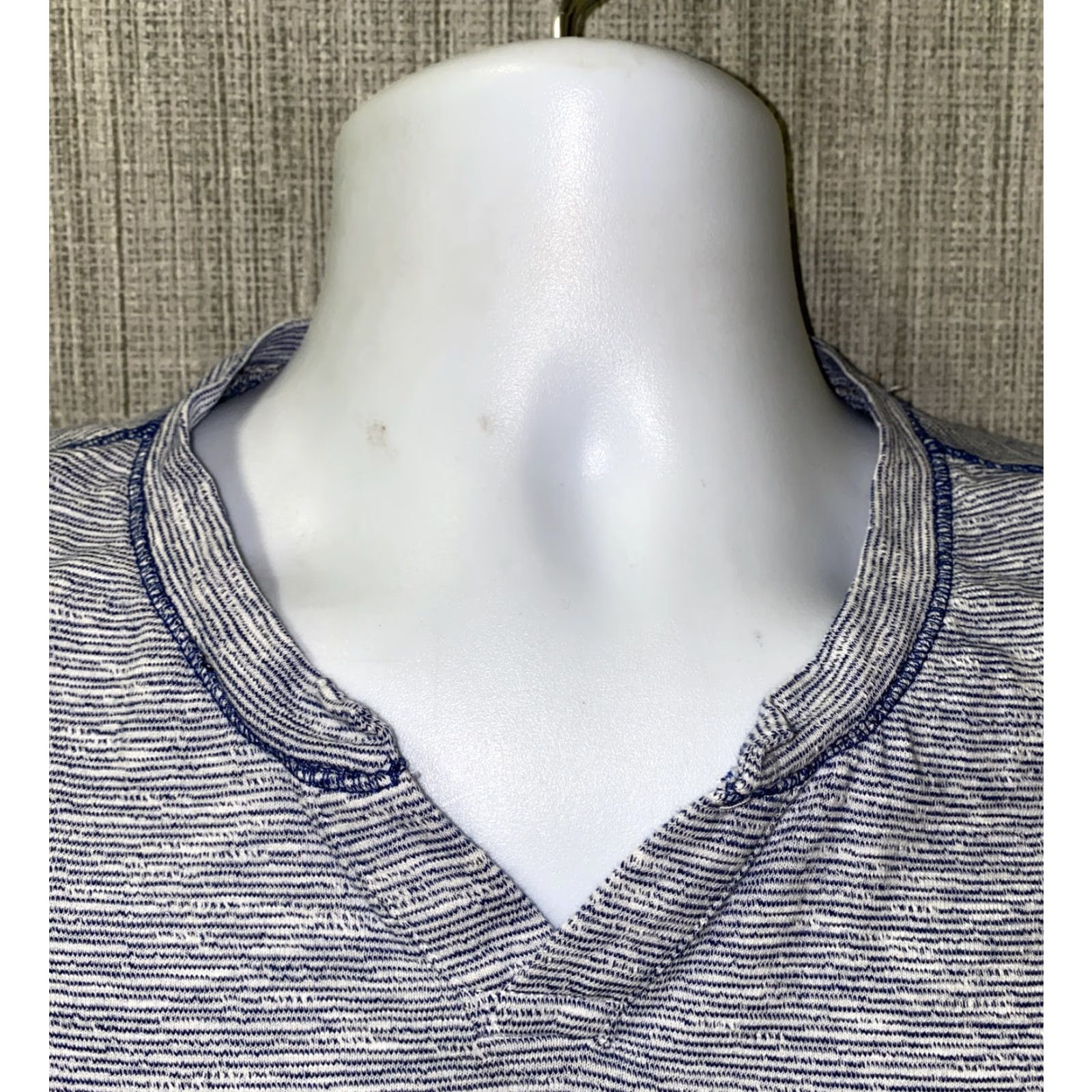 Vintage VINTAGE Rowm Mens T-Shirt Short Sleeve V-Neck Blue Striped Cotton Size XL Size US XL / EU 56 / 4 - 4 Thumbnail
