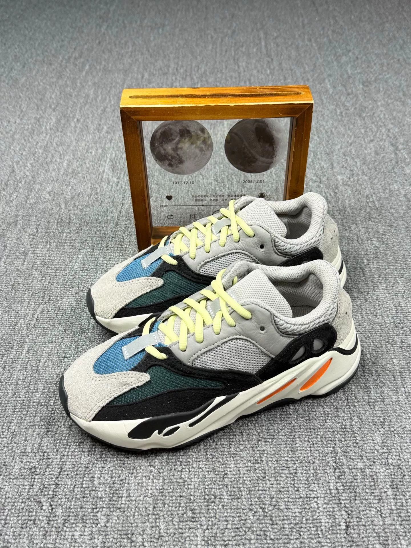 Adidas Adidas YEEZY700 Lowtop Sneakers 5 Men Size US 5 / EU 37 - 1 Thumbnail