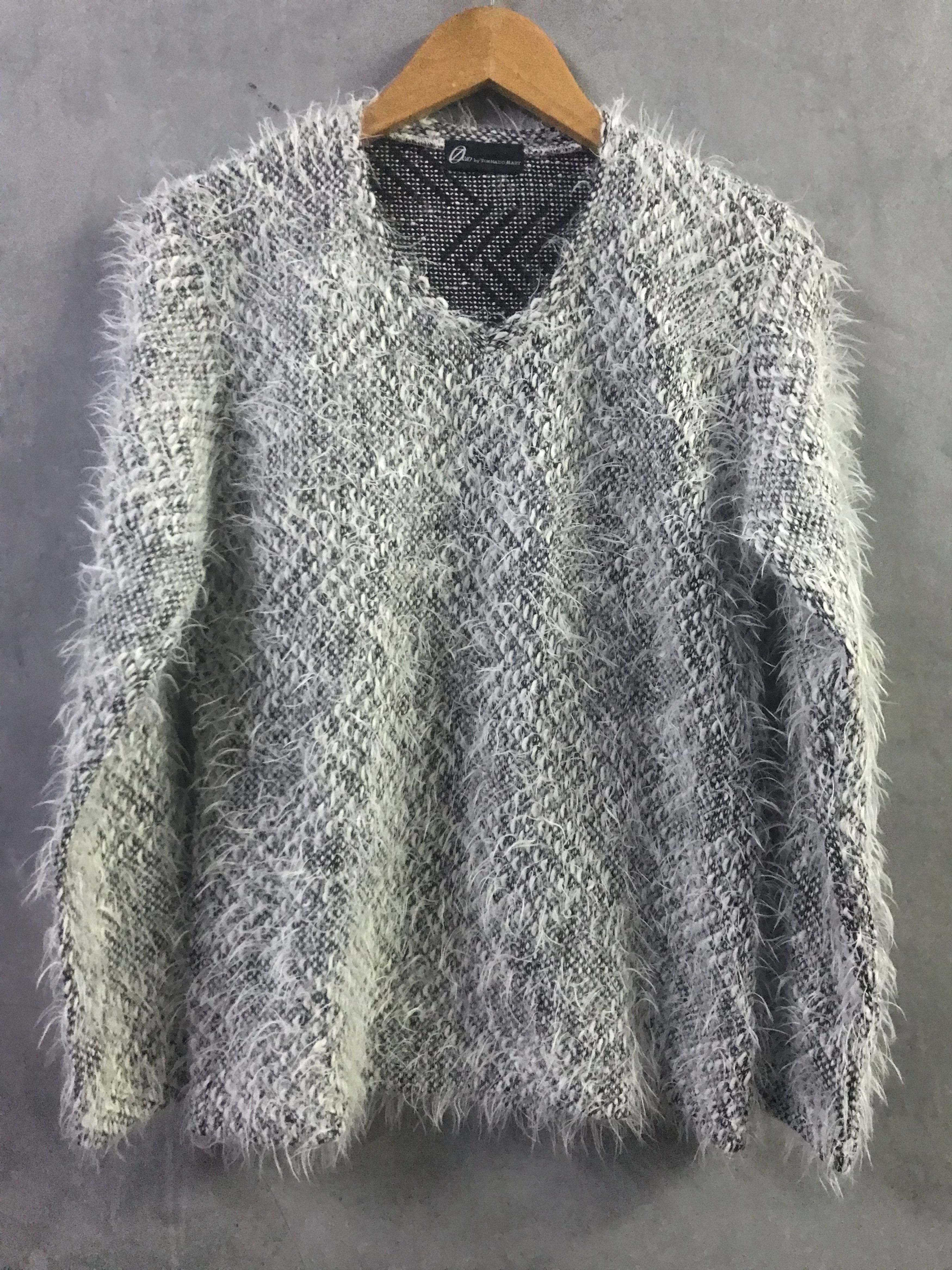 Tornado Mart Tornado Mart - Sweater V-neck fuzzy knit Size US L / EU 52-54 / 3 - 1 Thumbnail