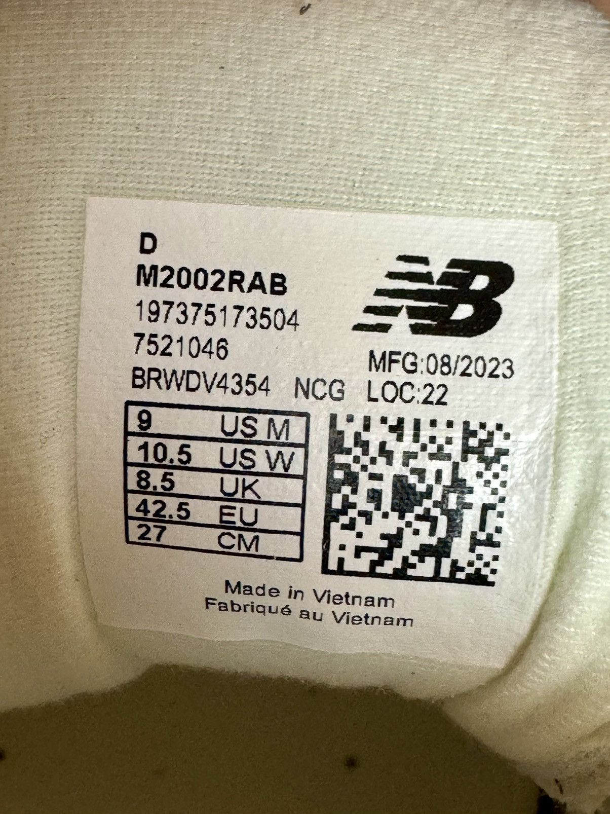 New Balance DS Original New Balance 2002R M2002RAB Size US 9 / EU 42 - 6 Thumbnail