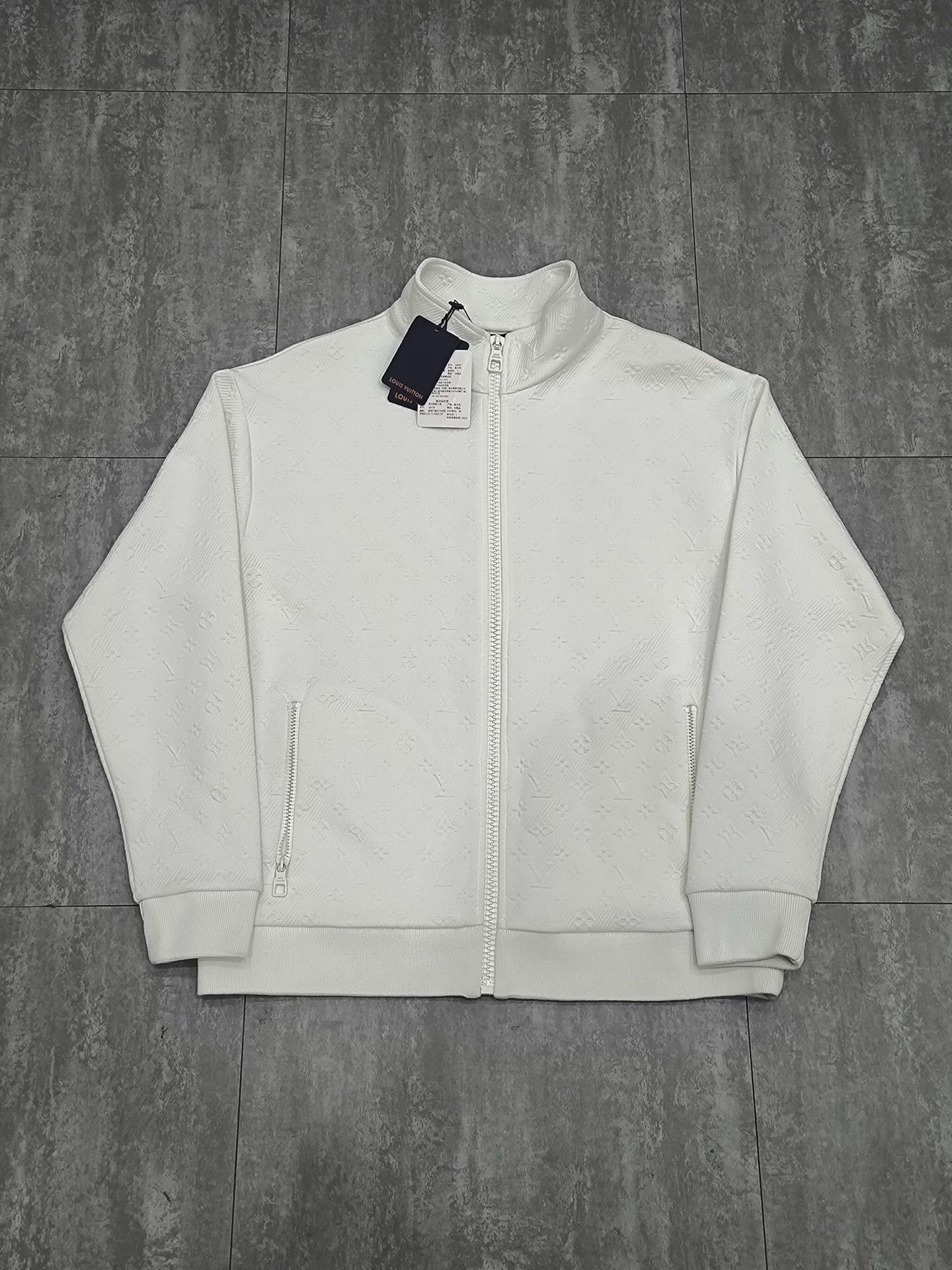 Louis Vuitton Louis Vuitton White Light Jacket xl Men Size US XL / EU 56 / 4 - 1 Thumbnail