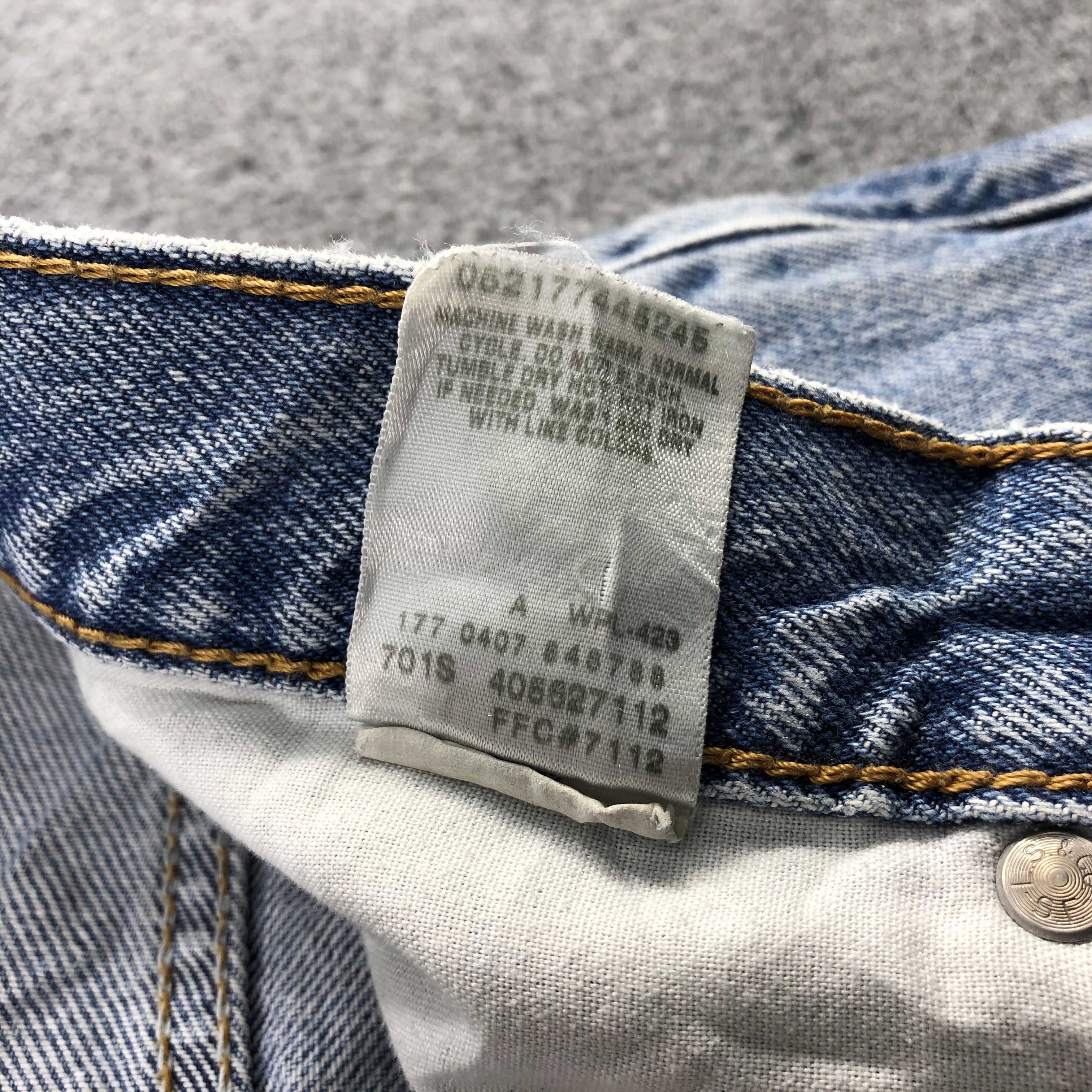 Levi's Vintage Levis 560 Jeans-JM1169 Size US 41 - 11 Thumbnail