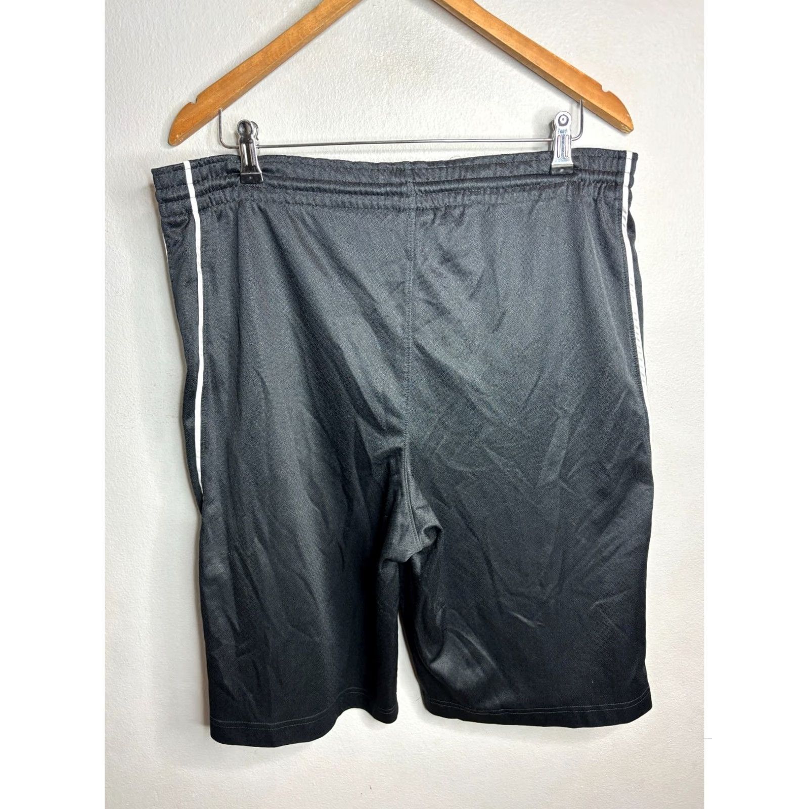 Nike VINTAGE Nike Basketball Shorts M Black 11 in Inseam athletic drawstring elastic waist Satin Polyester 8/10 Mens Size US 31 - 4 Thumbnail