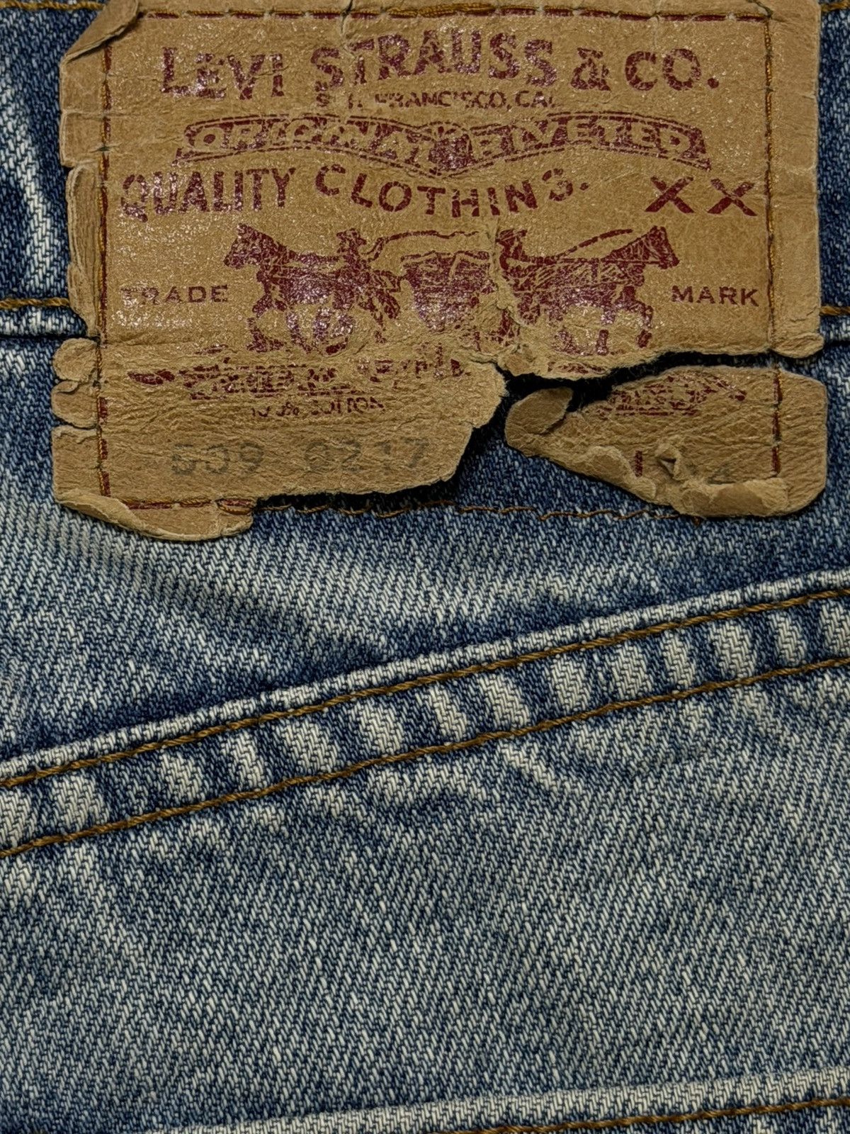 Levi's Vintage Clothing Vintage Y2K Levis 509 Blue Faded Distressed Wide Leg Baggy Size US 31 - 6 Thumbnail
