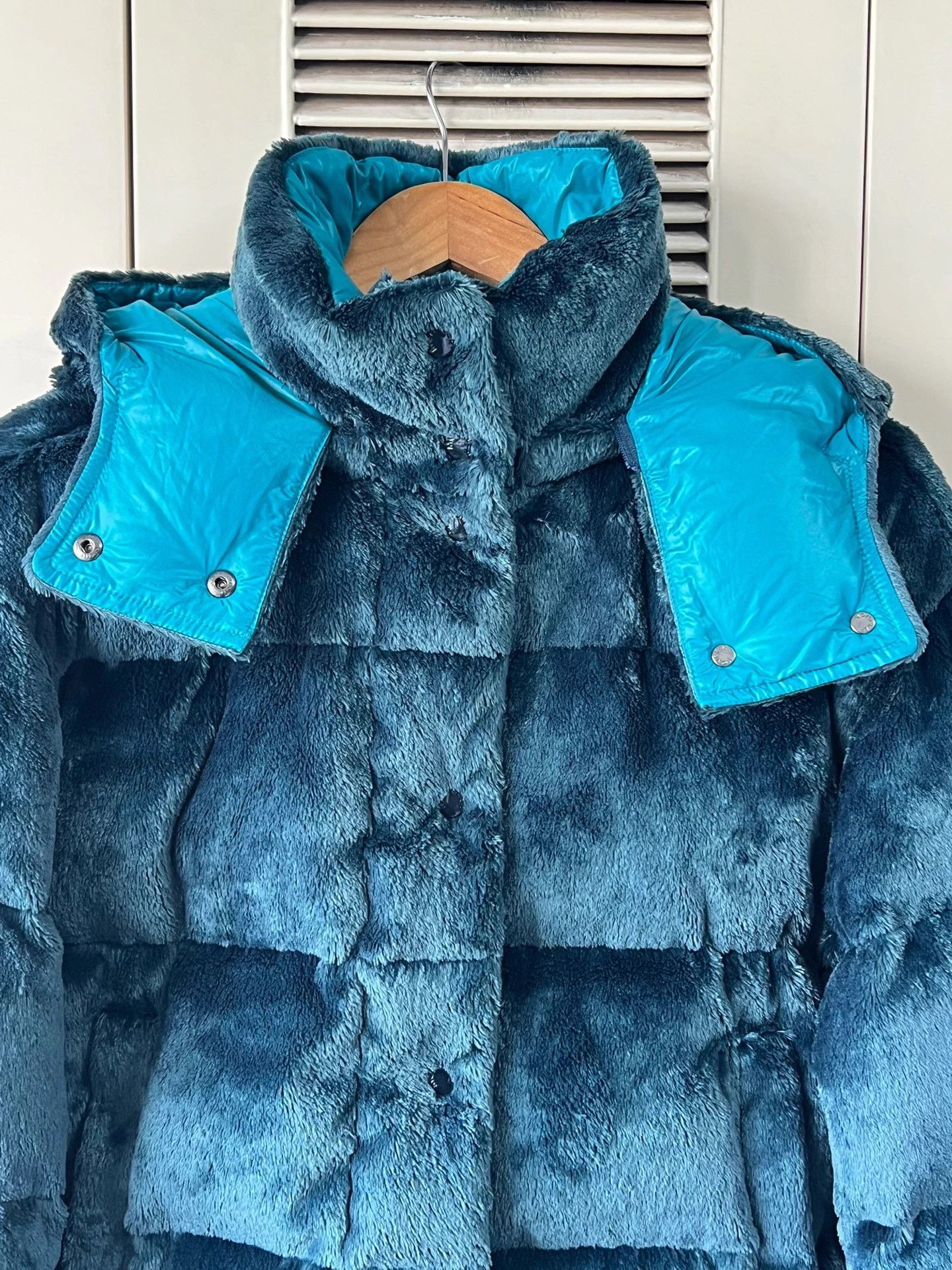 Moncler Moncler short down coat blue colorblock hooded size 0 mint Size XS / US 0-2 / IT 36-38 - 3 Thumbnail