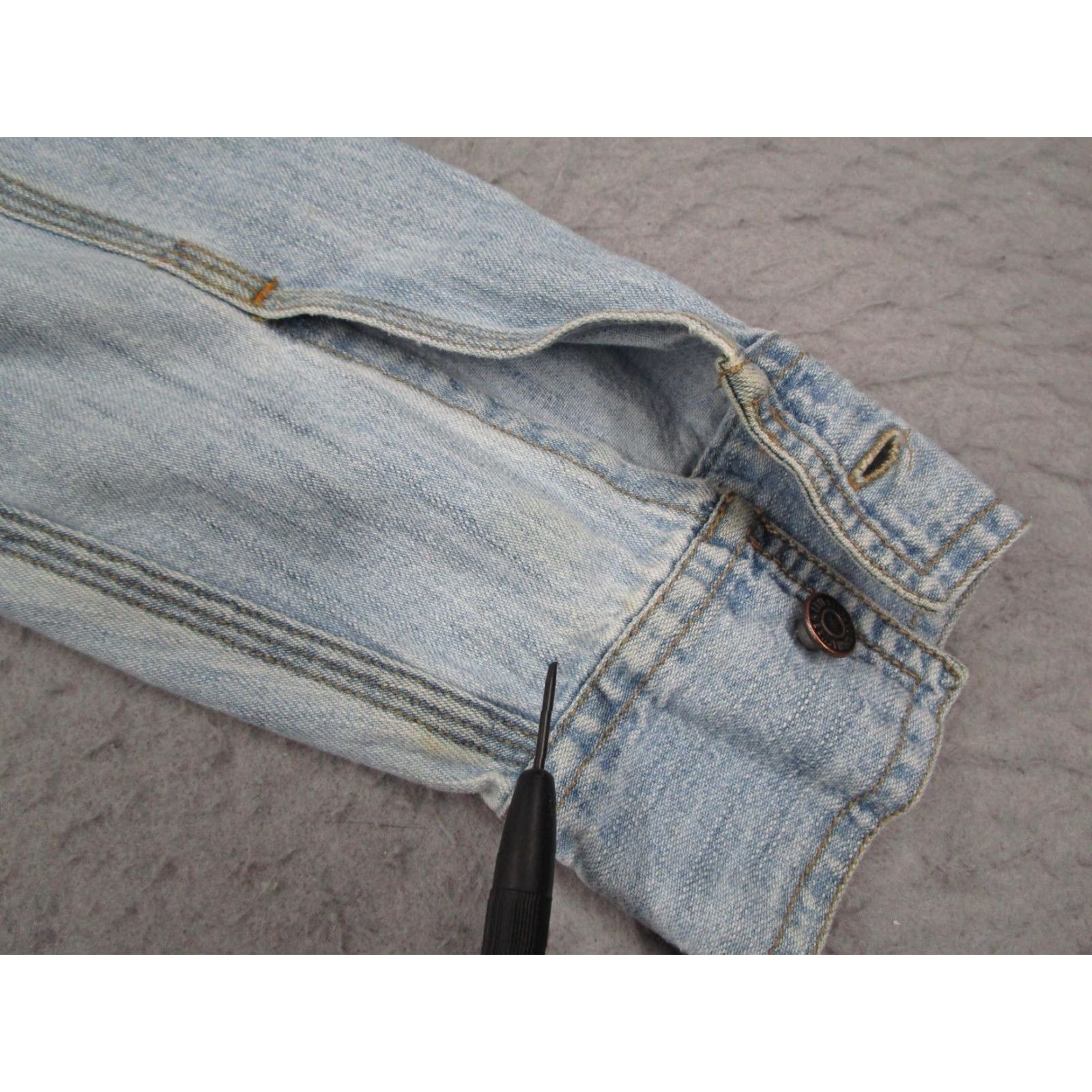 Levi's VINTAGE Levi's Signature Shirt Mens Small Blue Denim Button-Up Workwear 90s Cowboy Retro Light Blue Stonewash Mens Size US S / EU 44-46 / 1 - 6 Thumbnail