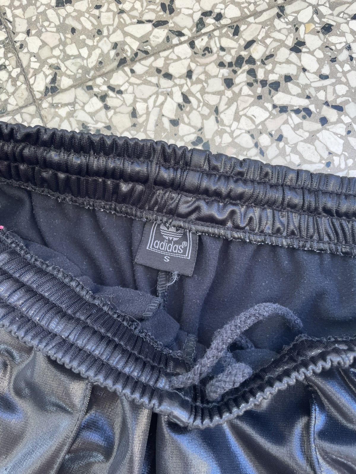 Adidas Rare Adidas CHILE62 S black and pink coated sweatpants Size 26" / US 2 / IT 38 - 5 Thumbnail