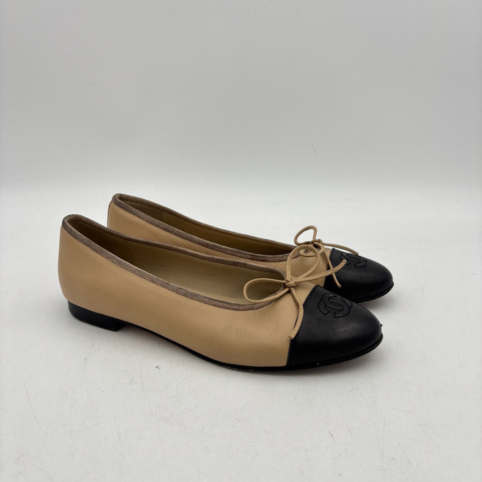 Chanel Chanel Leather CC Logo Cap Toe Boe Ballet Flats Women's 38C Size US 8 / IT 38 - 1 Thumbnail