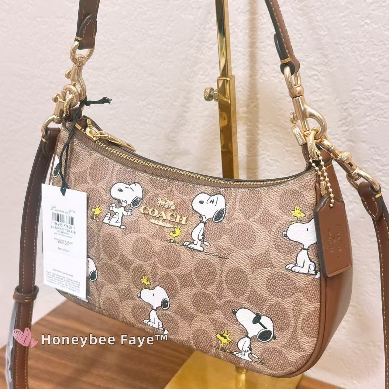 Coach Coach X Peanuts Teri Shoulder Bag With Snoopy Print CBJ88 Size ONE SIZE - 3 Thumbnail
