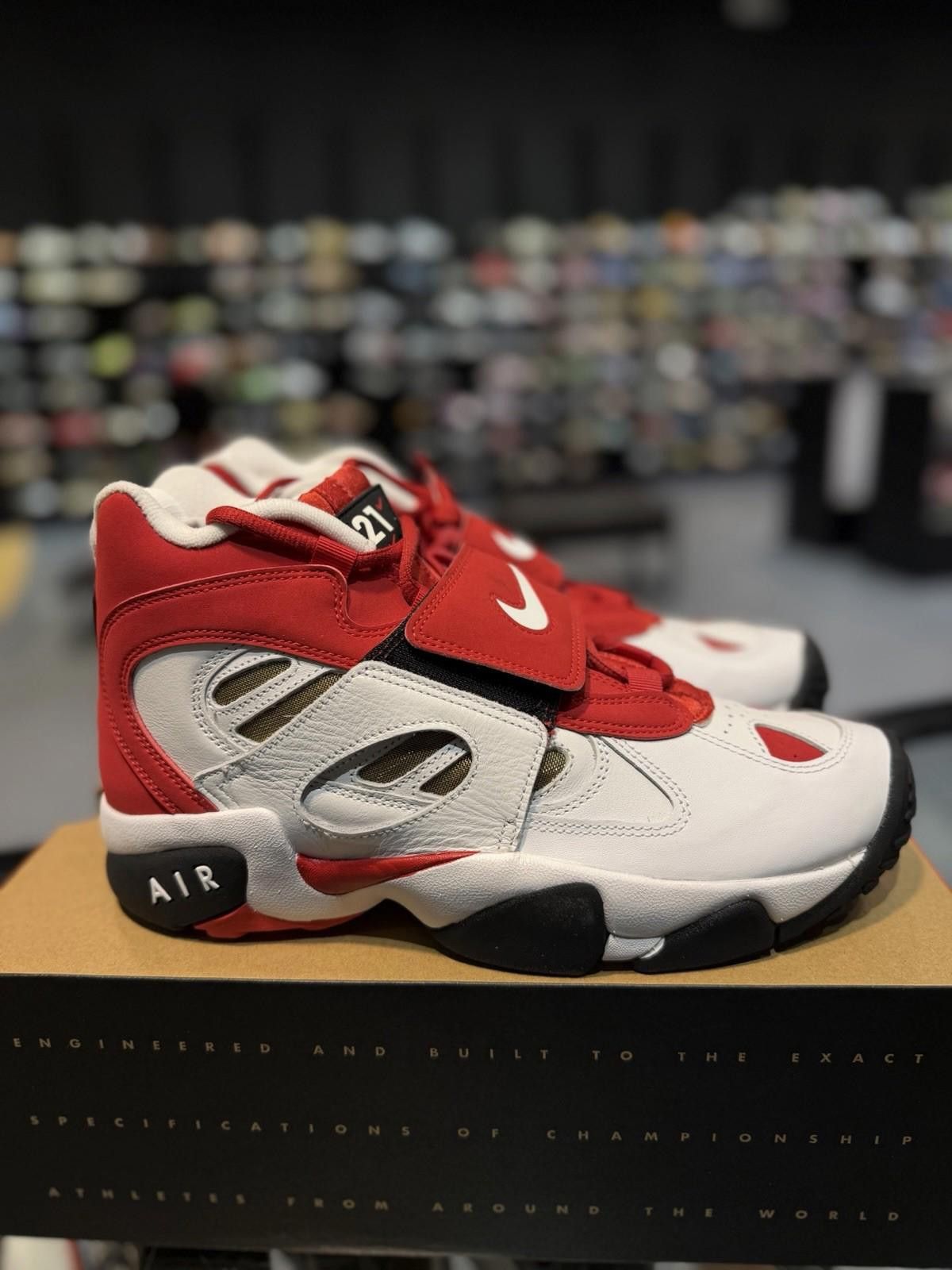 Nike Nike Air Diamond Turf II Reverse Prime Red Size 10.5 NEW Size US 10.5 / EU 43-44 - 1 Thumbnail
