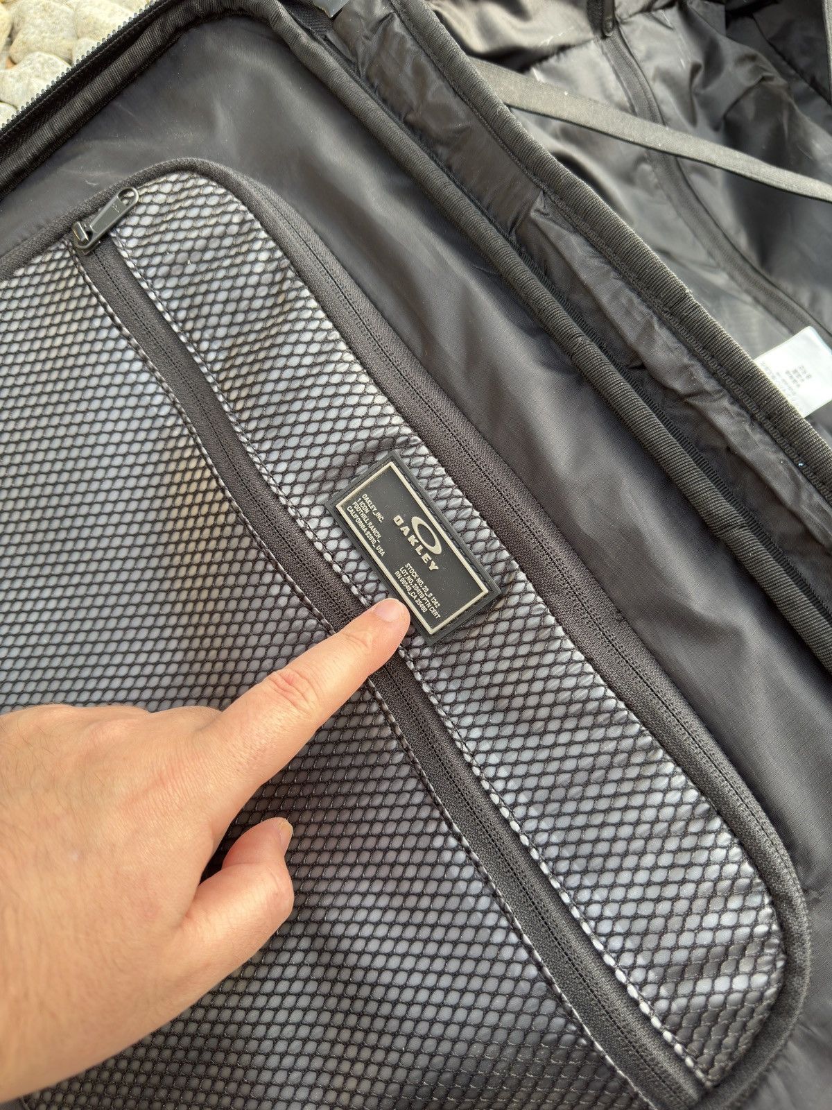 Oakley Oakley bag 26L Rolling Luggage Roller vintage y2k retro Size ONE SIZE - 21 Thumbnail