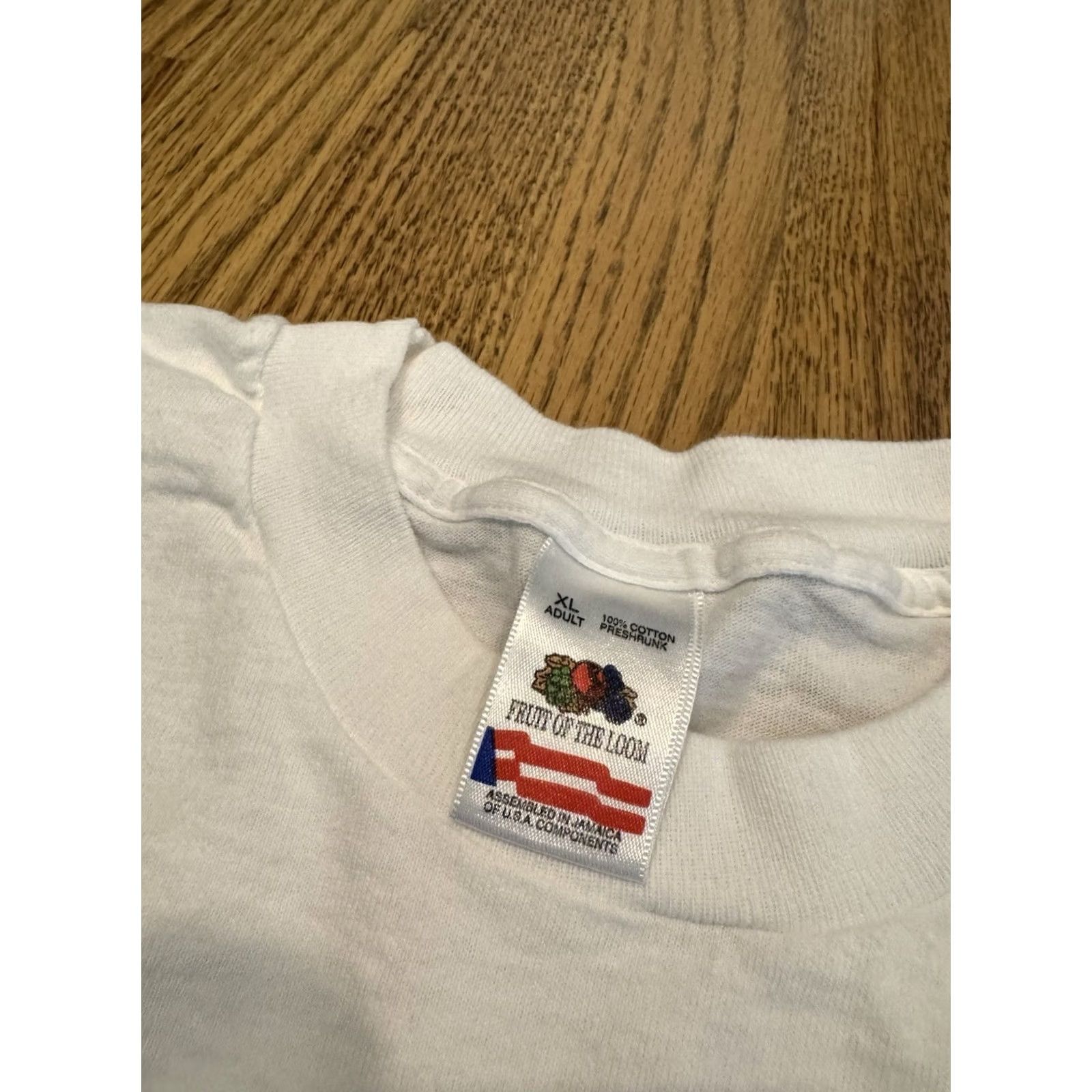 Fruit Of The Loom VINTAGE Neiman Marcus Art Graphic T Shirt XL White 90s Chicago Vtg Mens Short Sleeve Graphic Art Designer 90s Chicago White XL Size US XL / EU 56 / 4 - 3 Thumbnail