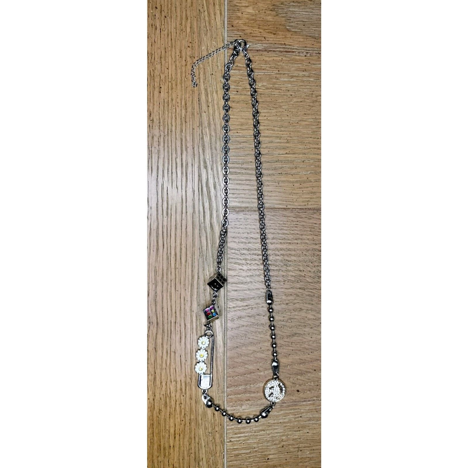 Other Girls Necklace Fashion Jewelry Silver Tone Smiley Face Pin Size ONE SIZE - 9 Thumbnail