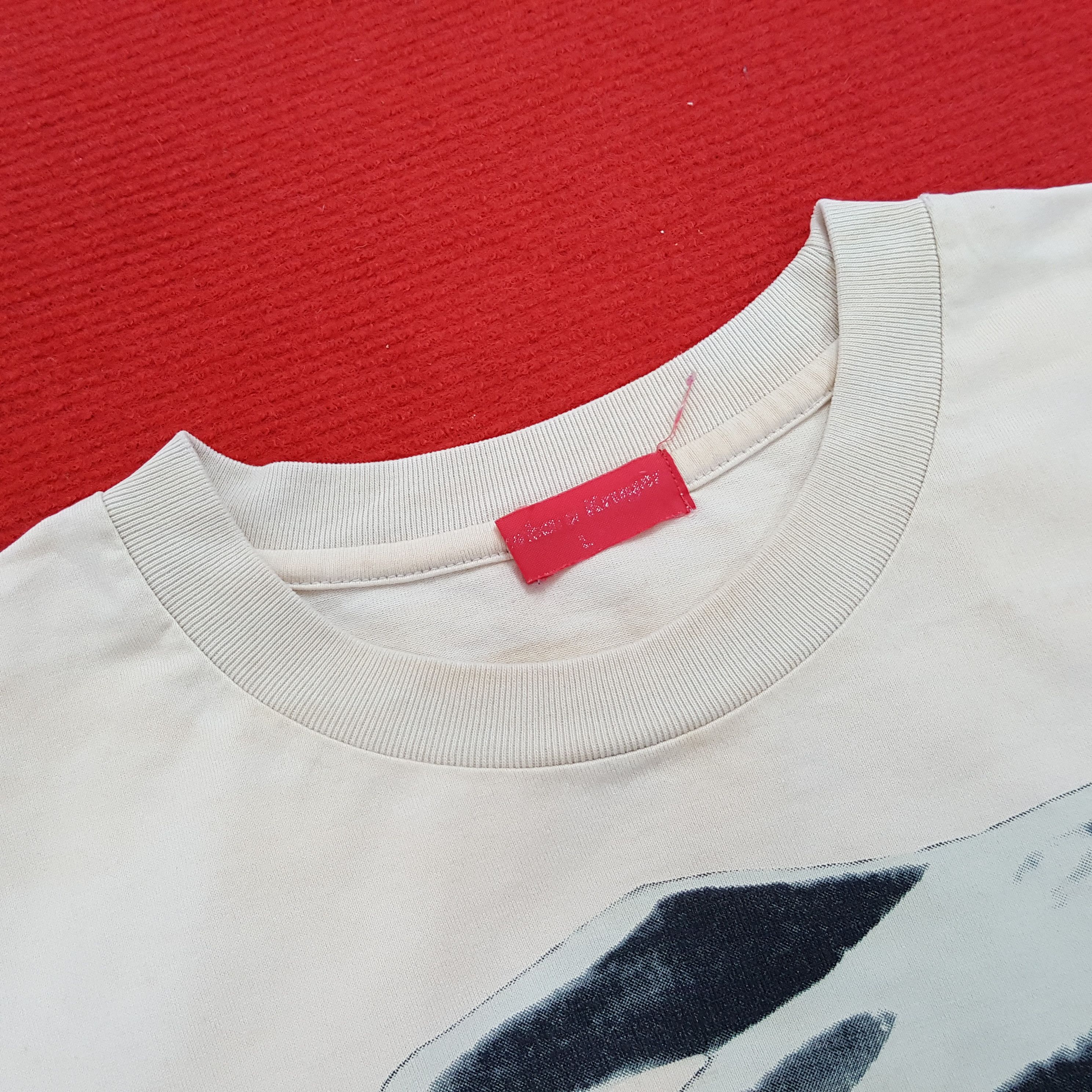 Barbara Kruger × Japanese Brand × Vintage Barbara Kruger X Uniqlo Japanese Brand Streetwear Tshirt Size US L / EU 52-54 / 3 - 5 Thumbnail