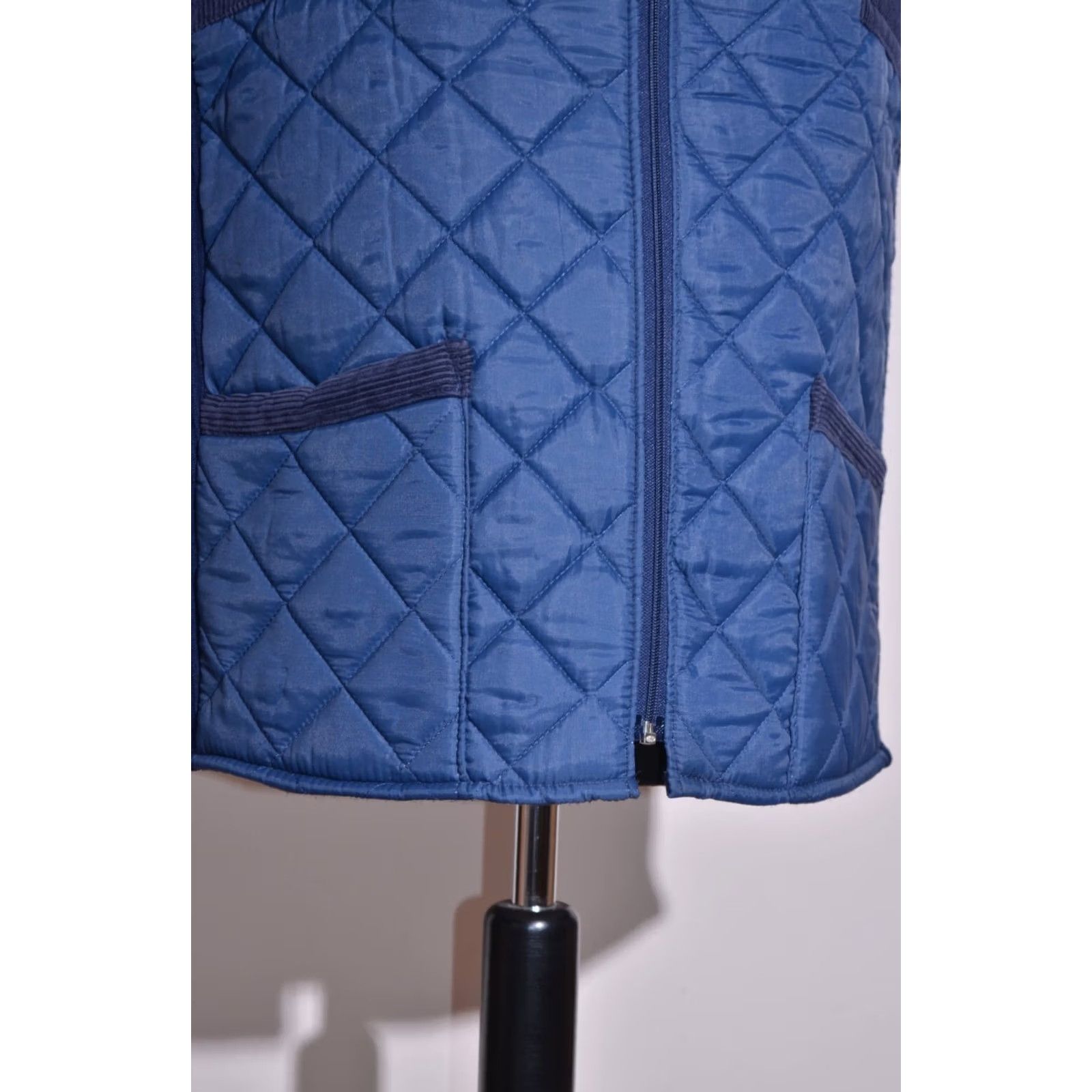 Vintage Leisure Wear Mens Country Quilted Navy Blue Body Warmer Gilet Size Large Size US L / EU 52-54 / 3 - 4 Thumbnail