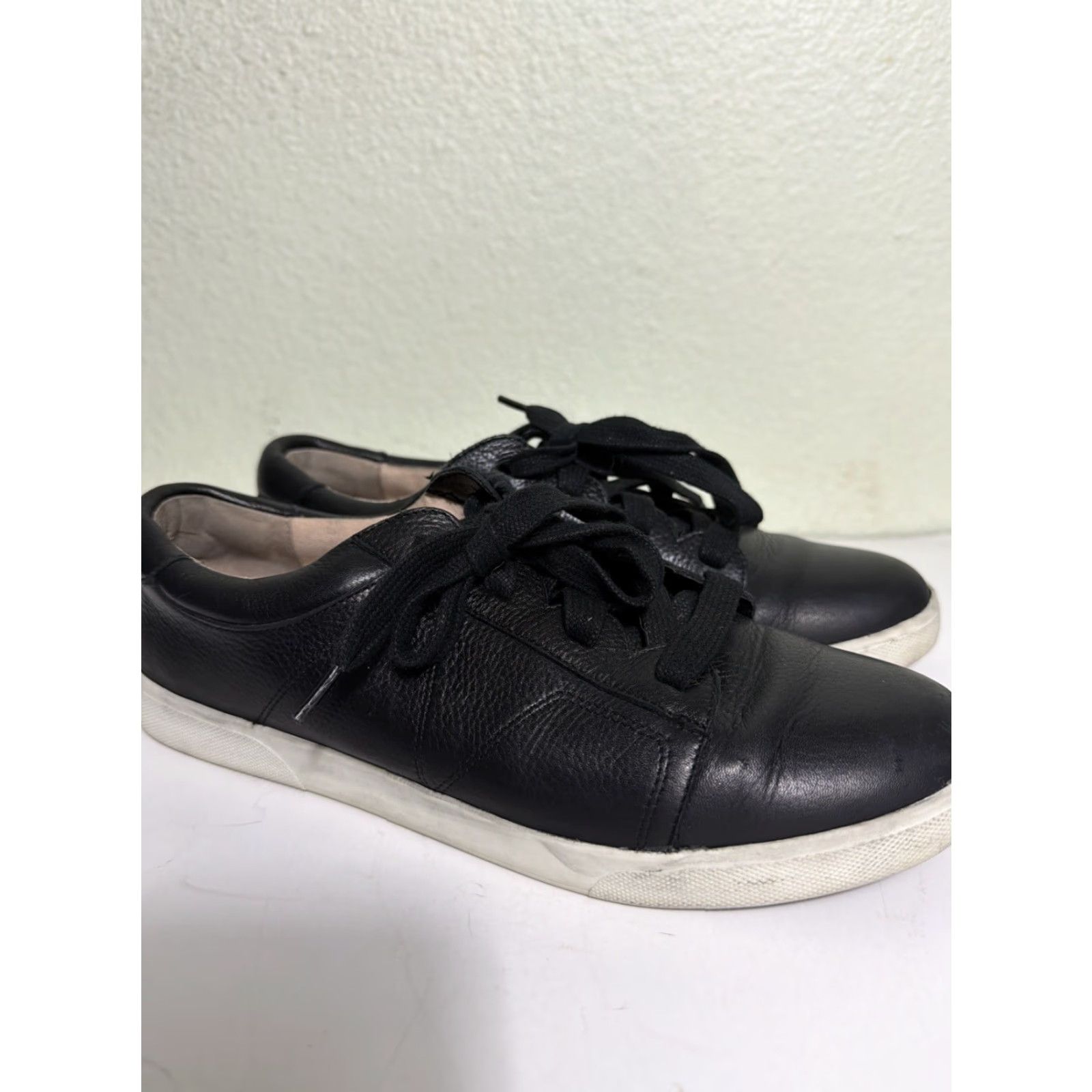 Vionic Vionic Chantelle Sneaker Women Leather Black Lace Up Size 9 Size US 9 / IT 39 - 2 Thumbnail