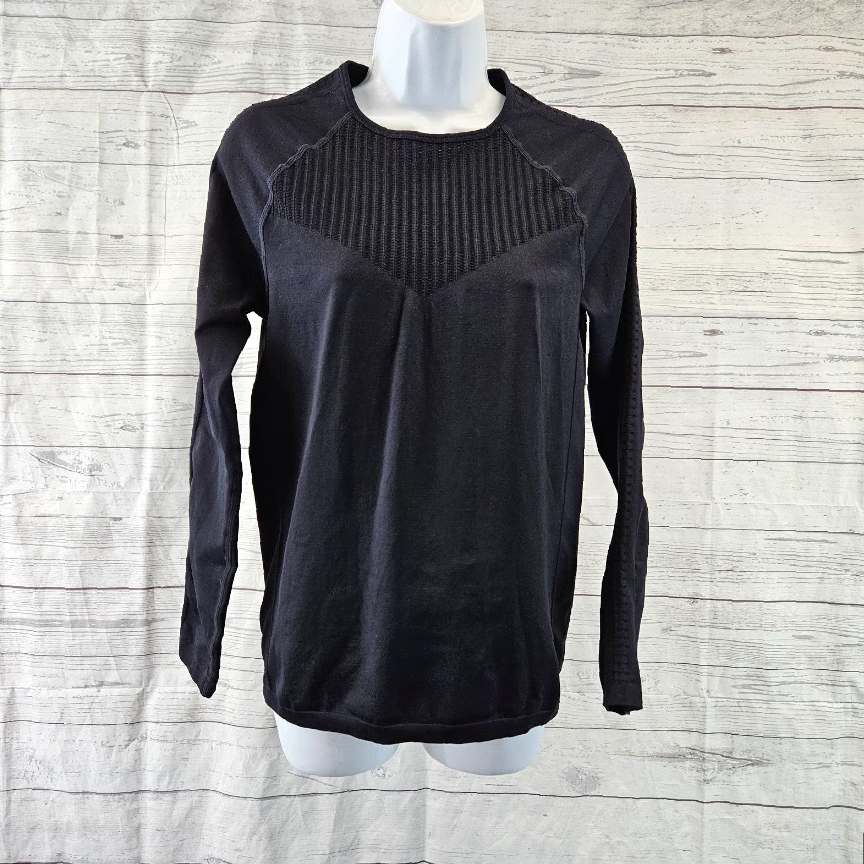 Fabletics Fabletics Womens Long Sleeve Top M Black Perforated Shirt Womens Size M / US 6-8 / IT 42-44 - 2 Thumbnail