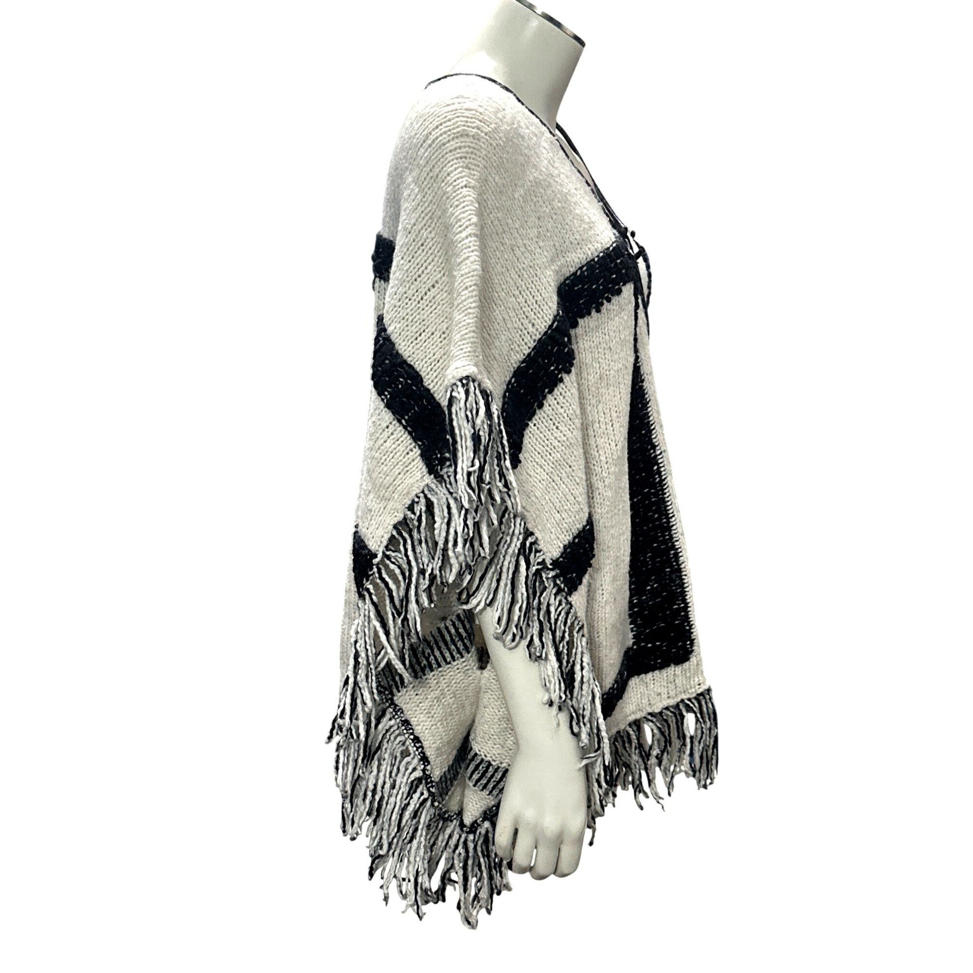Other CCC Handcrafted Luxury Black White Poncho Geometric Design F Size ONE SIZE - 4 Thumbnail