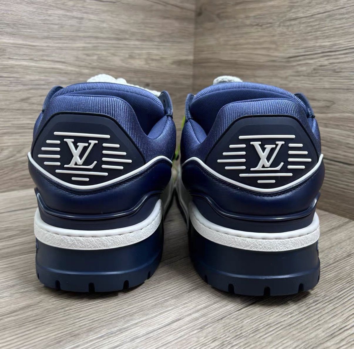 Louis Vuitton Louis Vuitton Trainer Valentine's Day Sneakers J41 Size US 9.5 / EU 42-43 - 5 Thumbnail