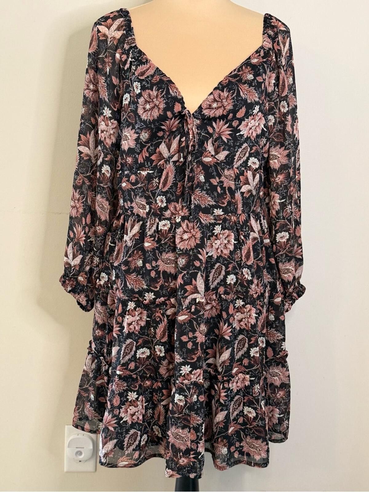 Other Madewell floral midi dress V neck ruffled hem black tan SZ 6 Size M / US 6-8 / IT 42-44 - 1 Thumbnail