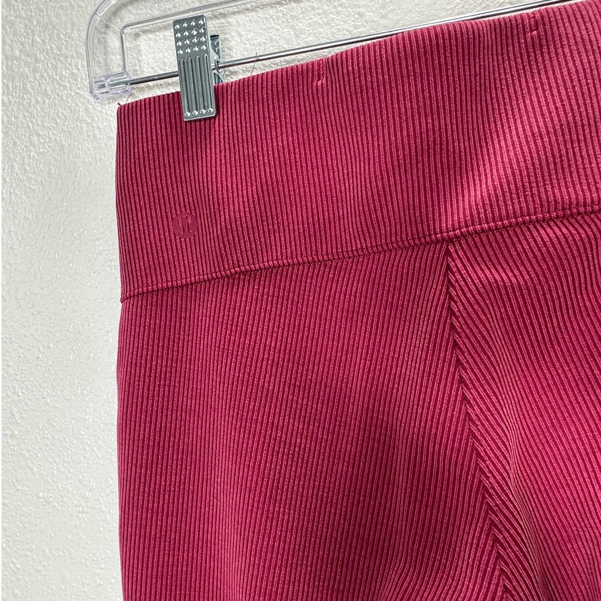 Lululemon Lululemon Dark Pink Softstreme Ribbed Zip Flared Pant 4 Size 27" / US 4 / IT 40 - 9 Thumbnail