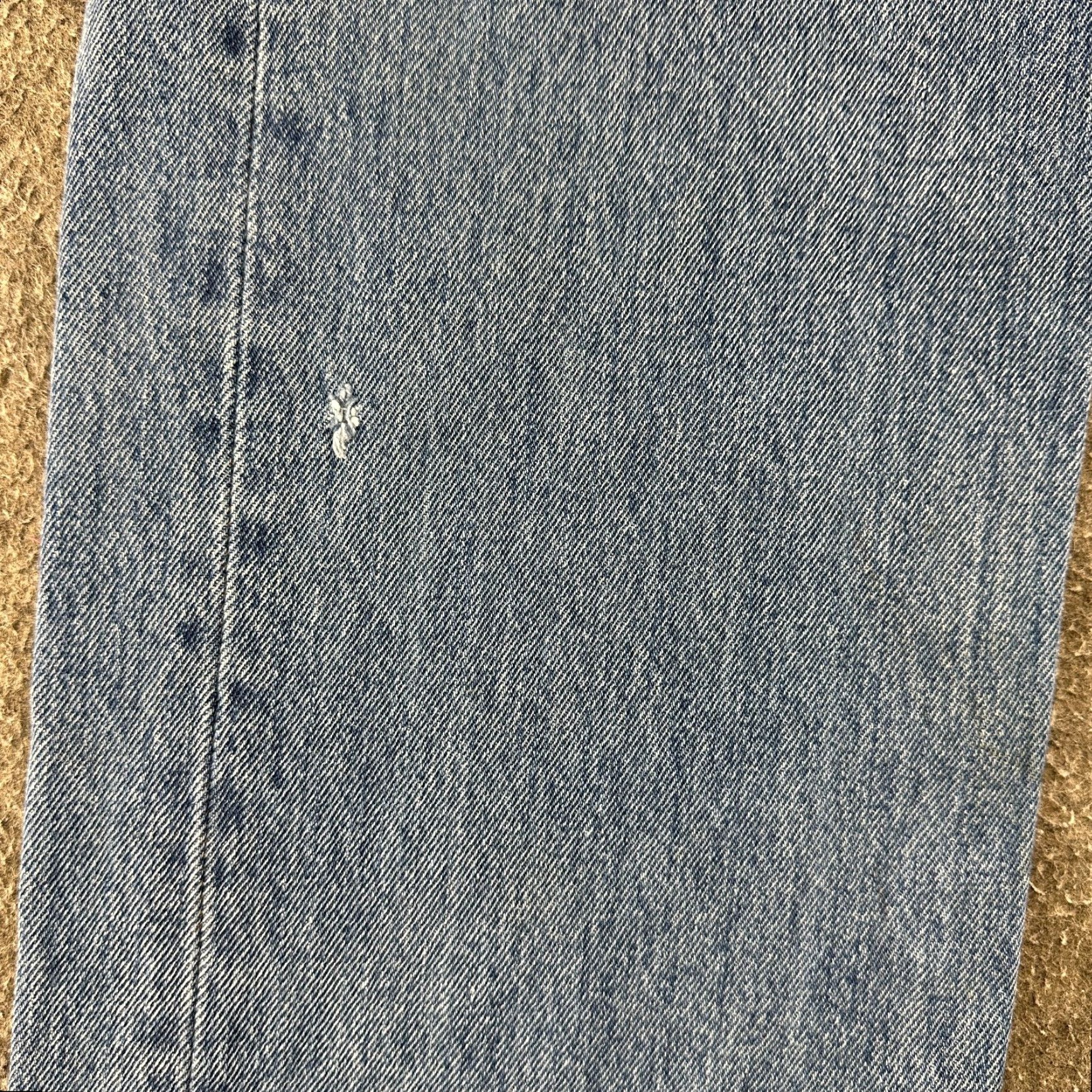 Levi's VINTAGE Levi's 501 Jeans Mens 34x32 Blue Light Distressed Straight Regular Style Retro 5-Pocket Mens Jeans Size US 34 / EU 50 - 6 Thumbnail