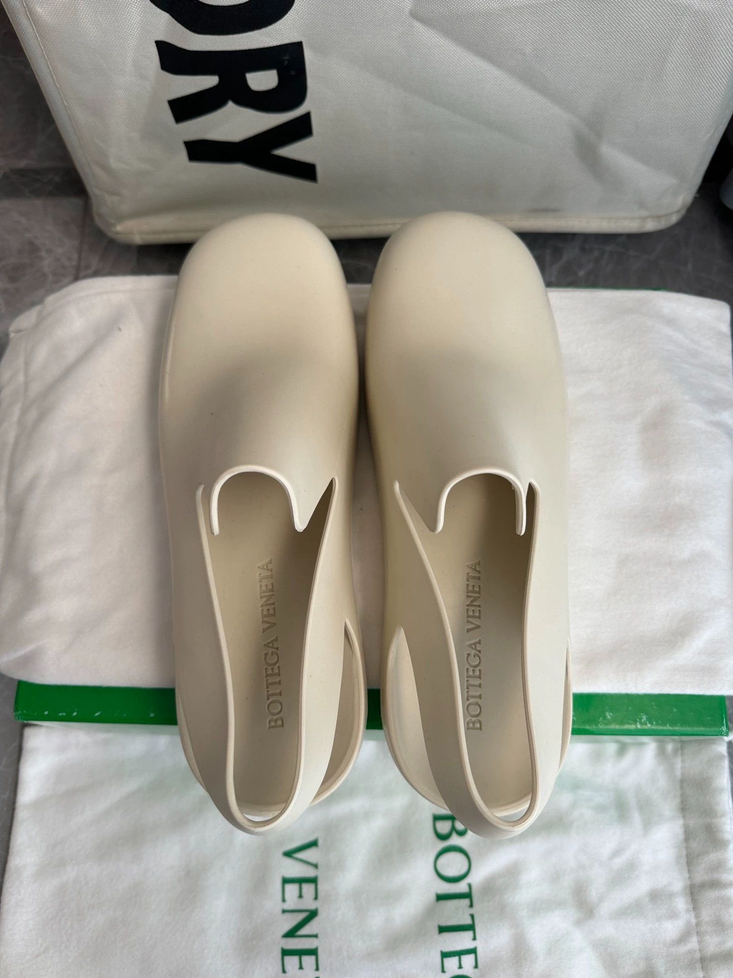 Bottega Veneta Bottega Veneta Puddle Sandals Women's 39 White Size US 8.5 / IT 38.5 - 6 Thumbnail