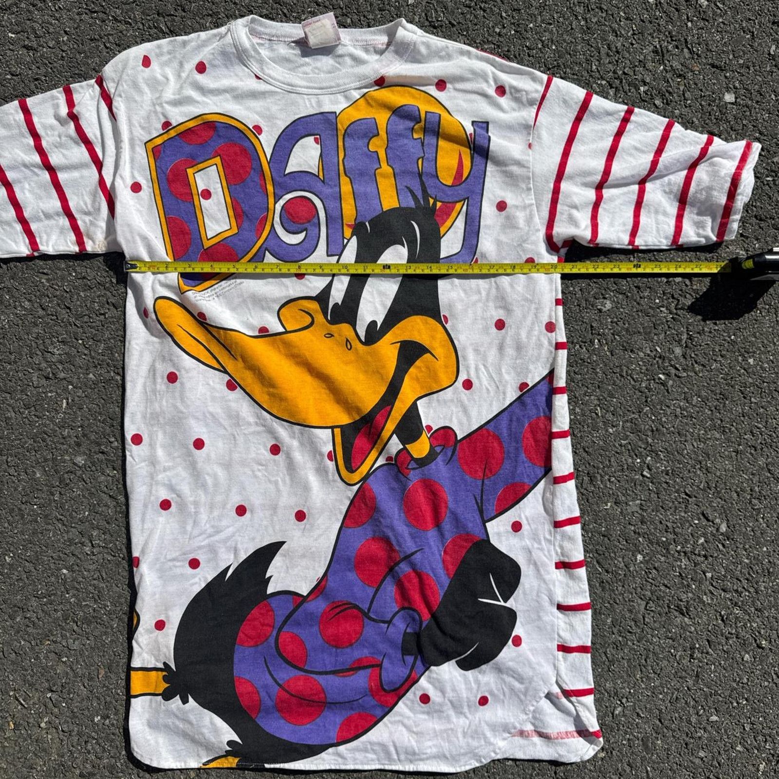 Warner Bros Vintage 1994 Looney Tunes AOP Tee – Daffy Duck shirt- Large Size US L / EU 52-54 / 3 - 7 Thumbnail