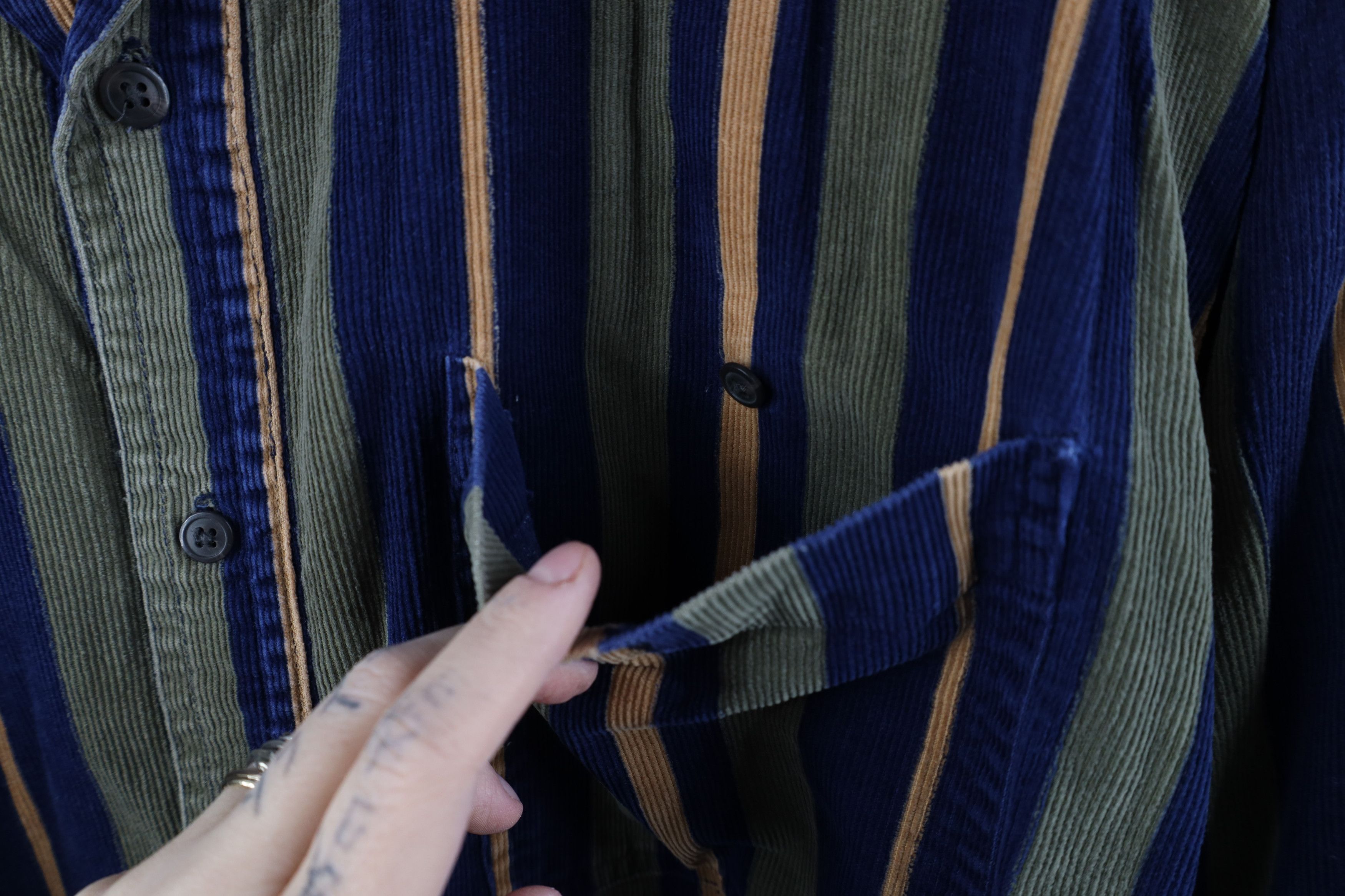 Vintage Vintage 90s Streetwear Striped Corduroy Button Down Shirt Size US L / EU 52-54 / 3 - 5 Thumbnail