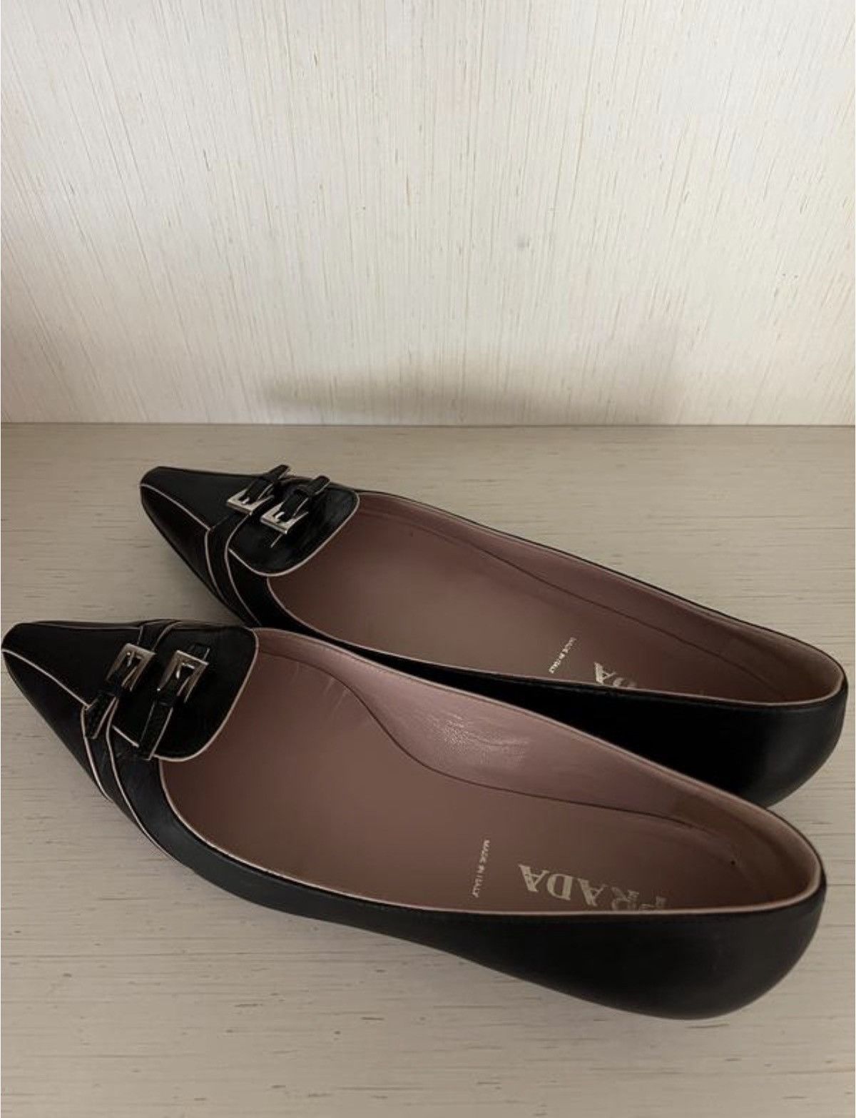 Prada *sz37* PRADA FW2002 Buckle Leather Flats Shoes Vintage Black Size US 7 / IT 37 - 4 Thumbnail